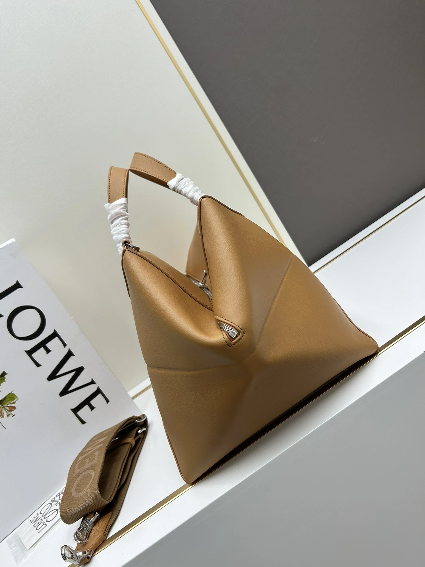 LOEWE AAA Quality Handbags For Women Breathable 6311