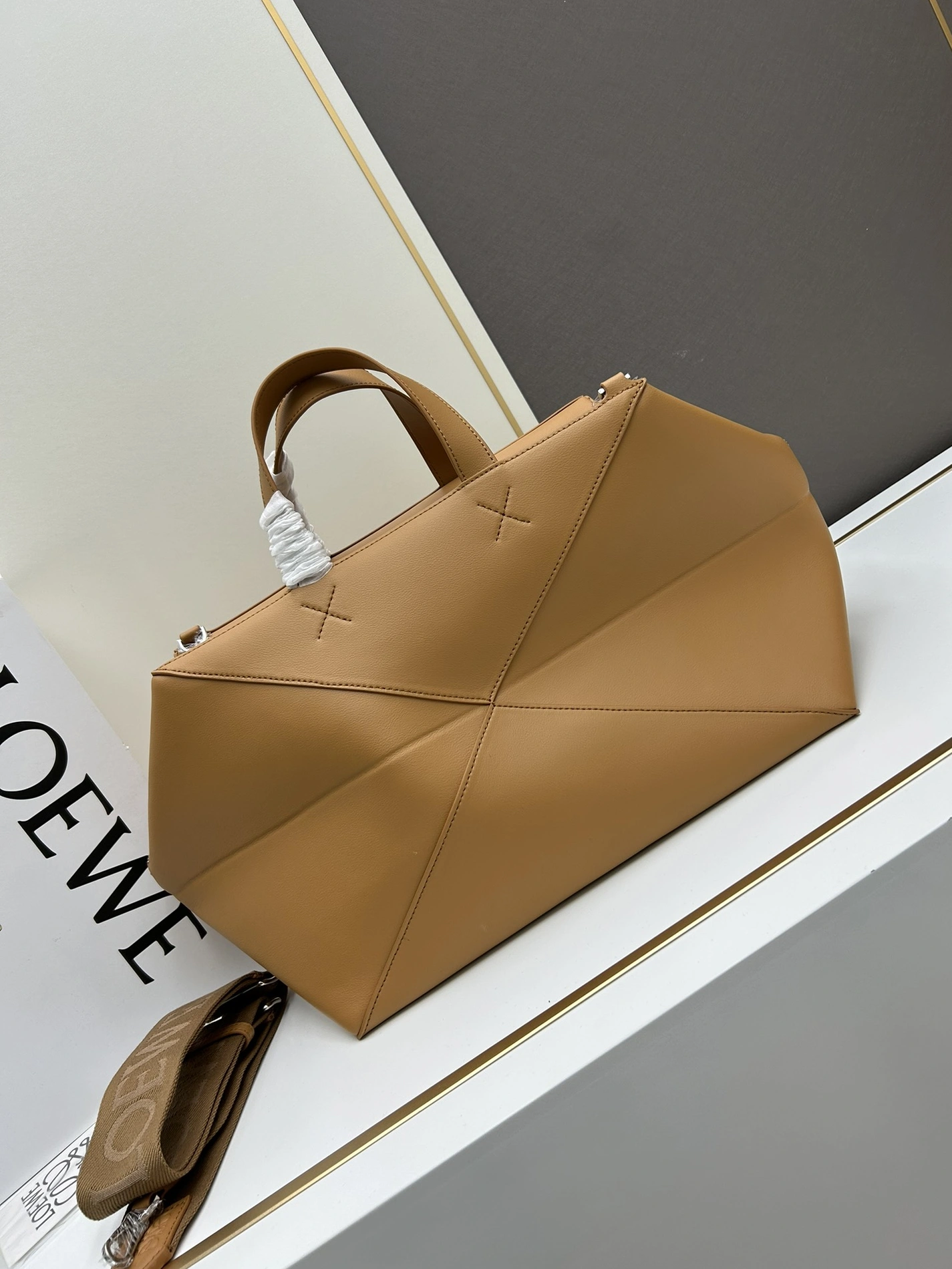 LOEWE AAA Quality Handbags For Women Breathable 6311