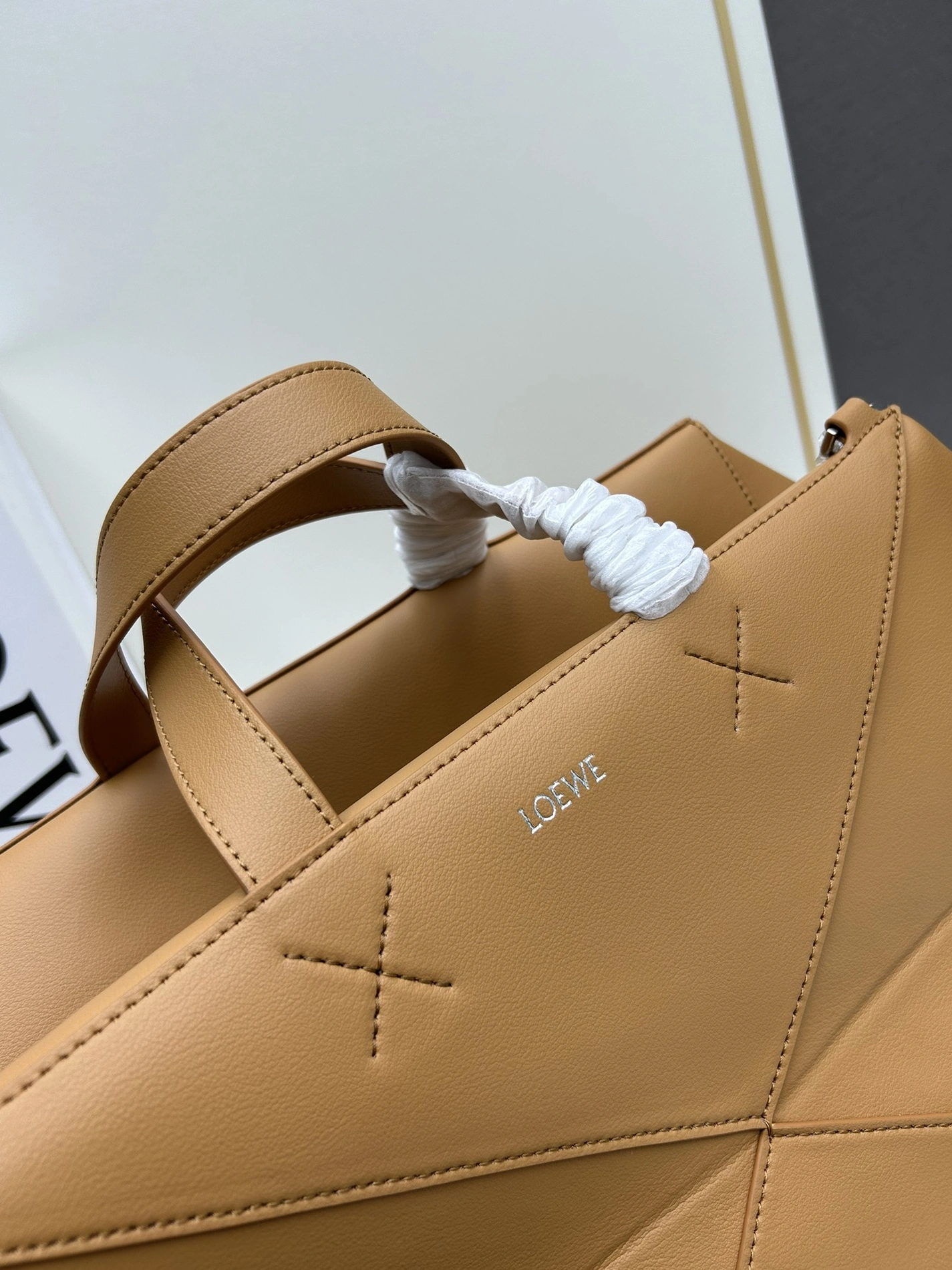 LOEWE AAA Quality Handbags For Women Breathable 6311