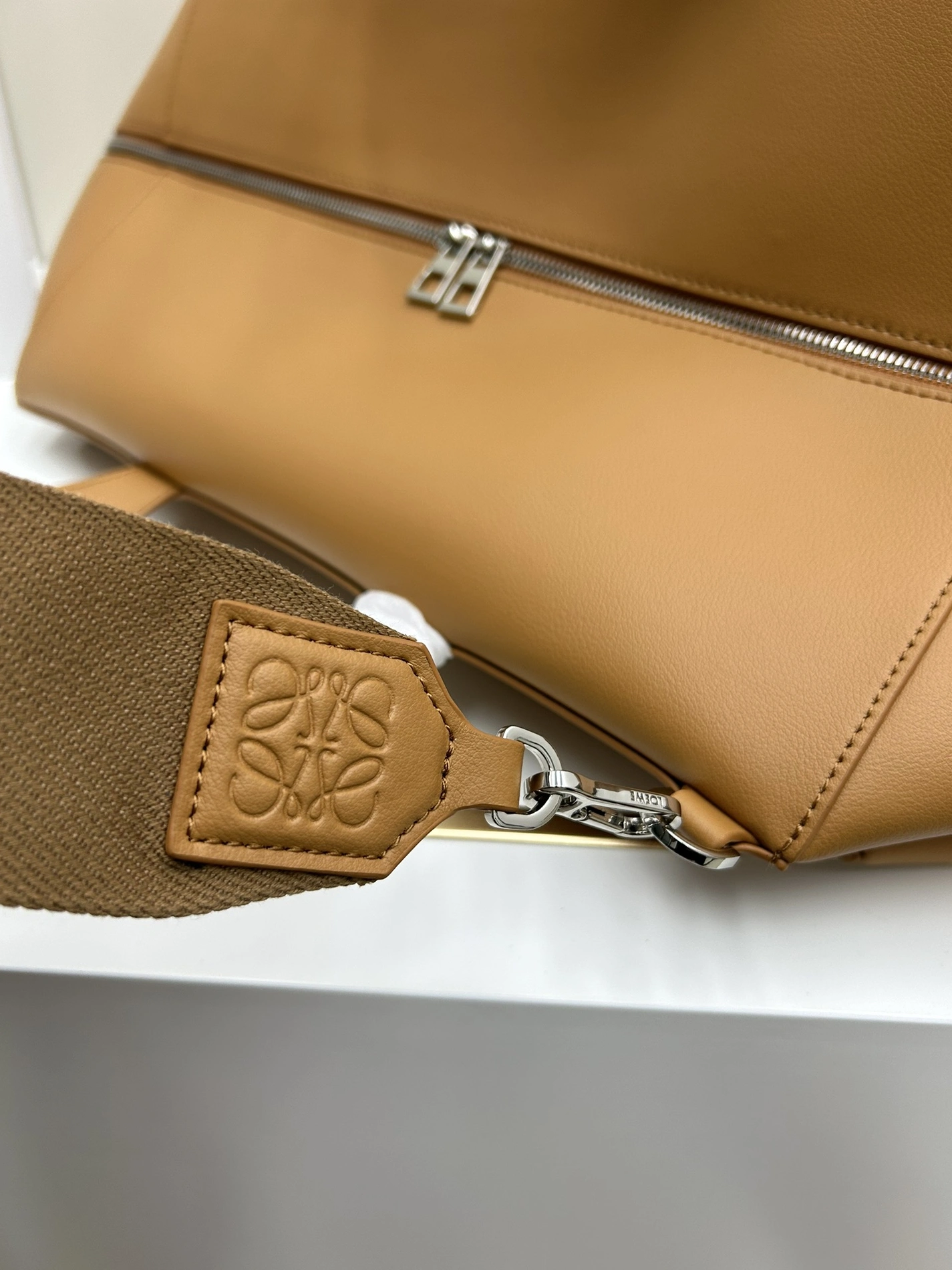 LOEWE AAA Quality Handbags For Women Breathable 6311