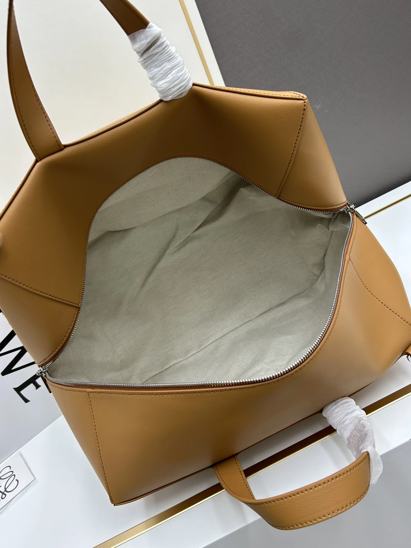 LOEWE AAA Quality Handbags For Women Breathable 6311