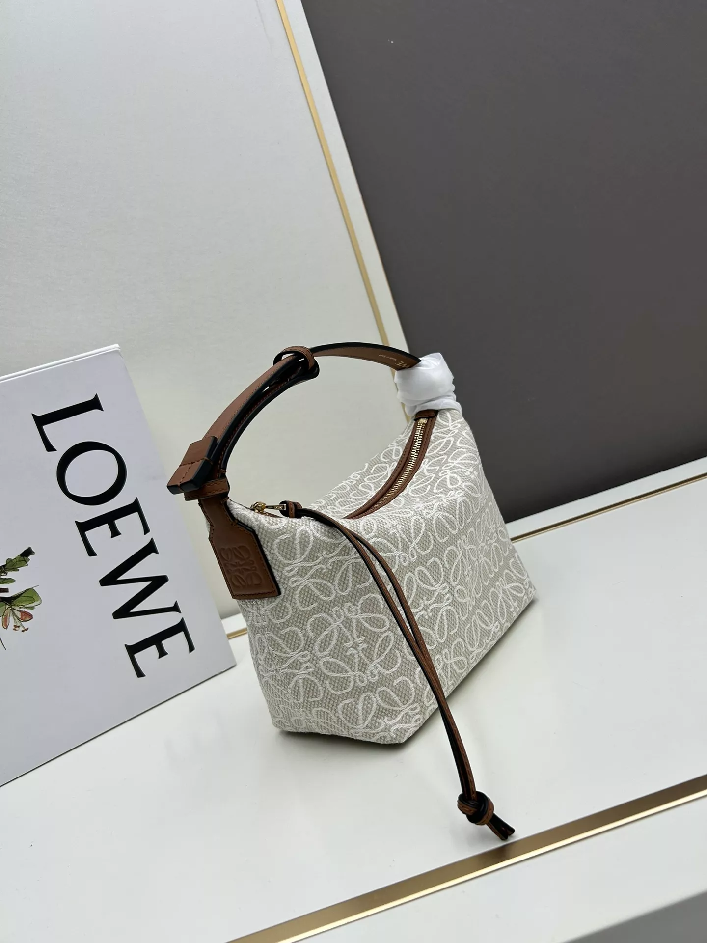 LOEWE AAA Quality Handbags For Women Compact 6816