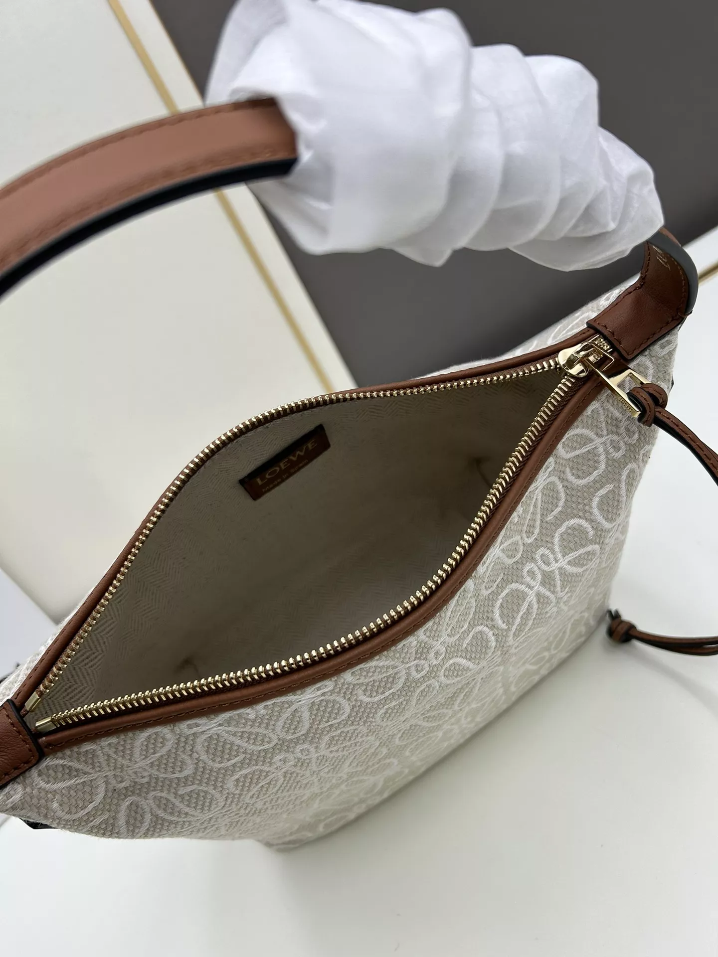 LOEWE AAA Quality Handbags For Women Compact 6816