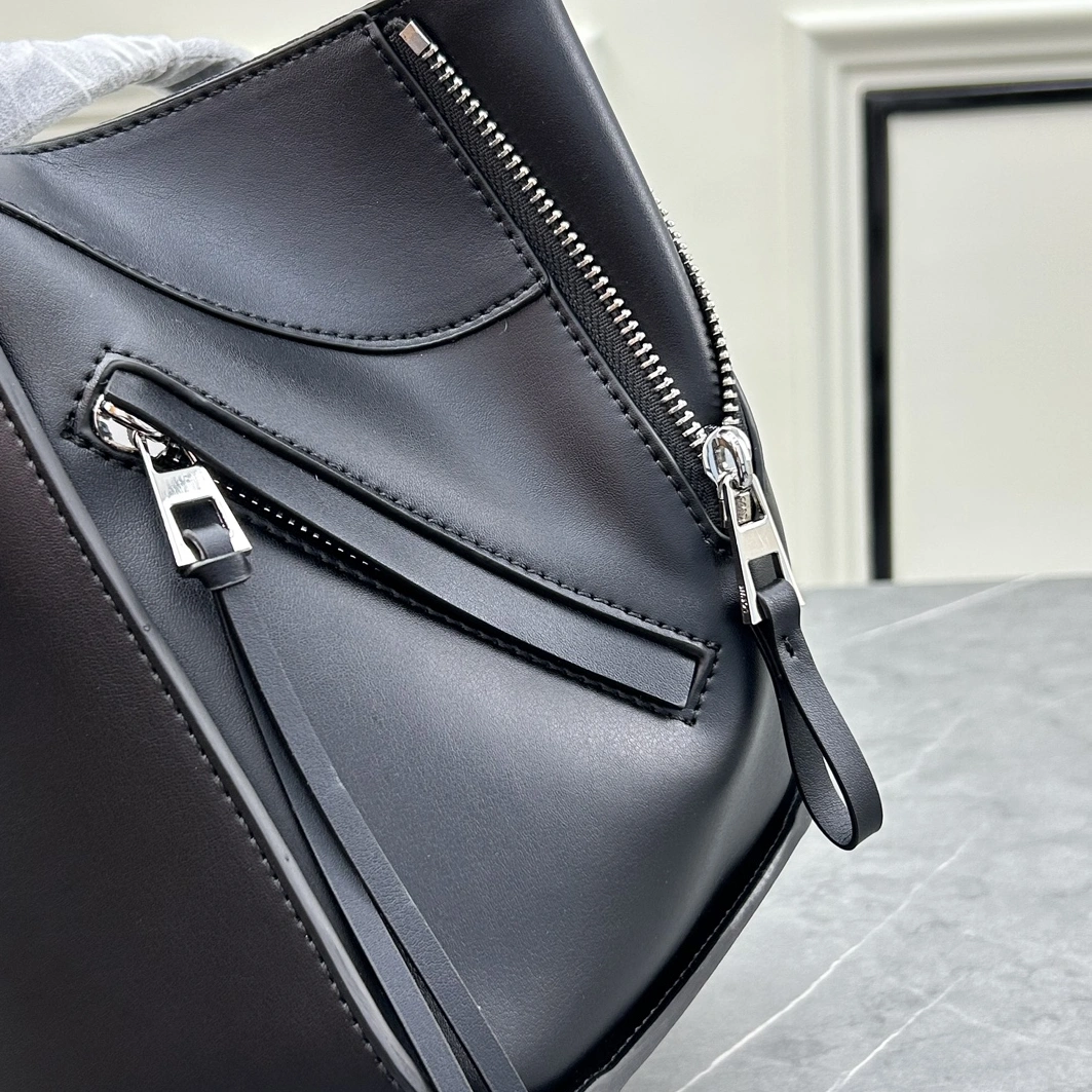 LOEWE AAA Quality Handbags For Women Compact 7495
