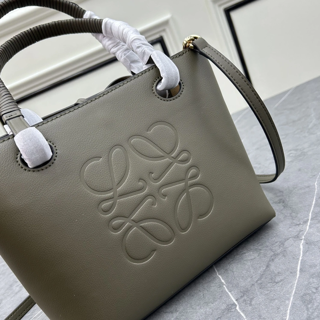 LOEWE AAA Quality Handbags For Women Flexible 5312