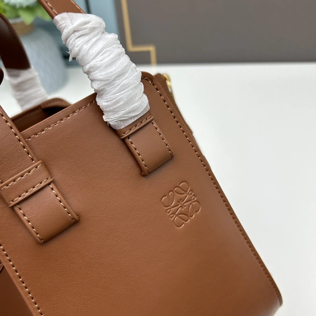 LOEWE AAA Quality Handbags For Women GoAnywhere 3720