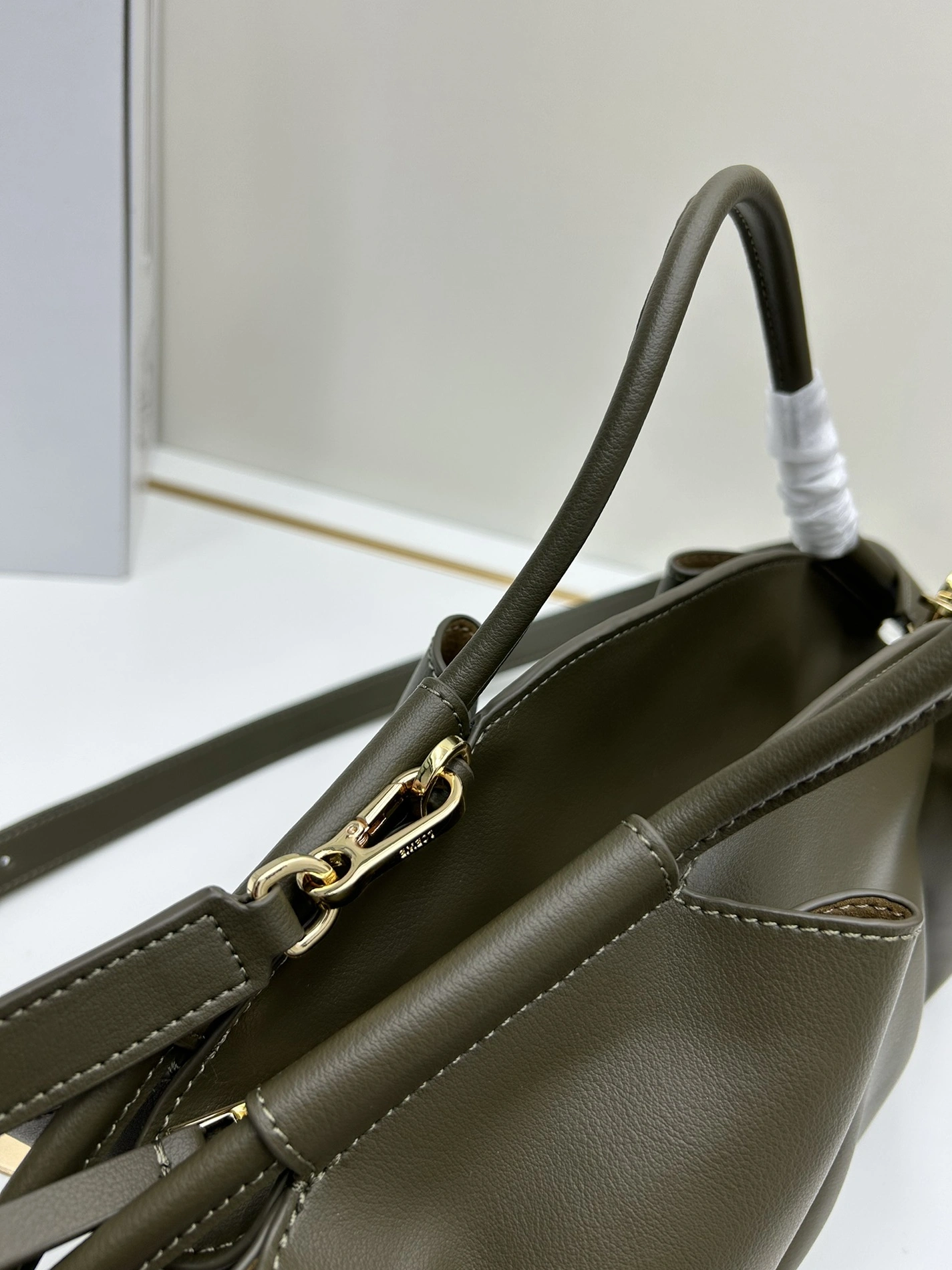LOEWE AAA Quality Handbags For Women GoAnywhere 8122