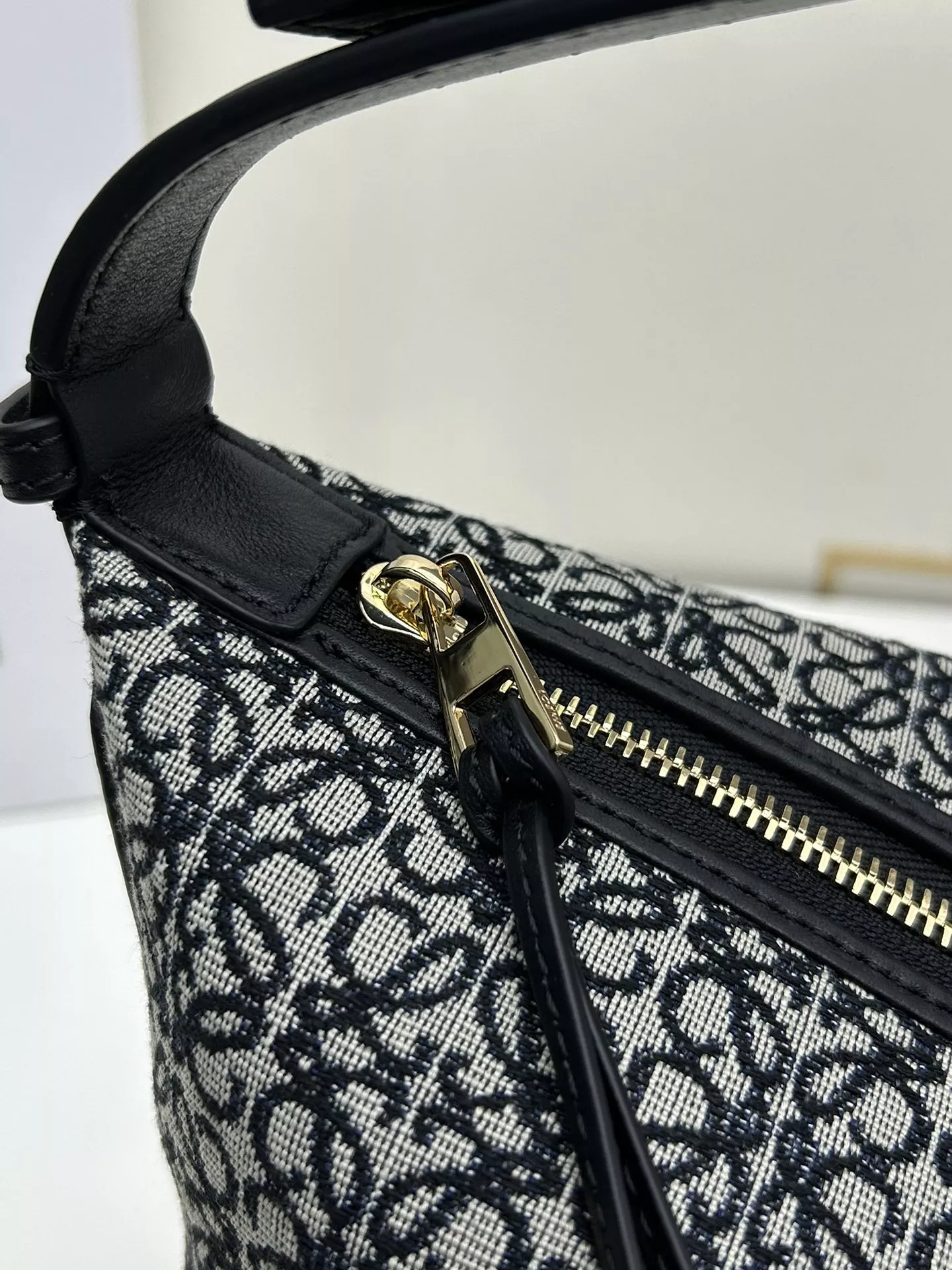 LOEWE AAA Quality Handbags For Women Minimalist 992
