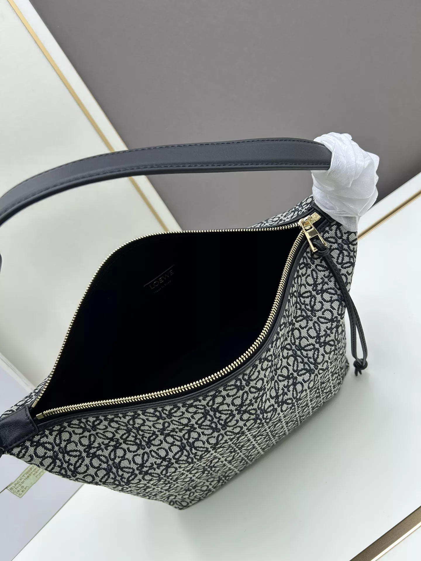 LOEWE AAA Quality Handbags For Women Minimalist 992