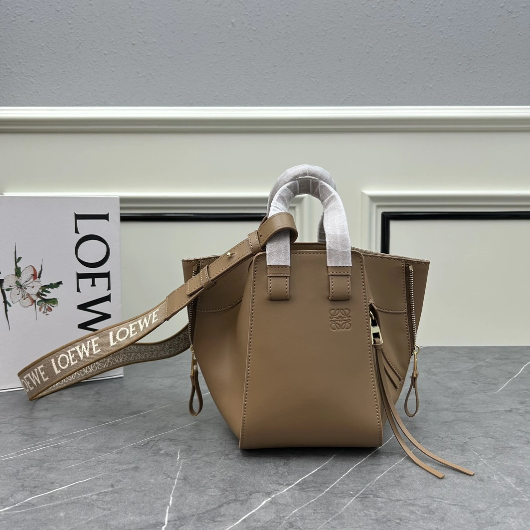 LOEWE AAA Quality Handbags For Women NewStyle 1838