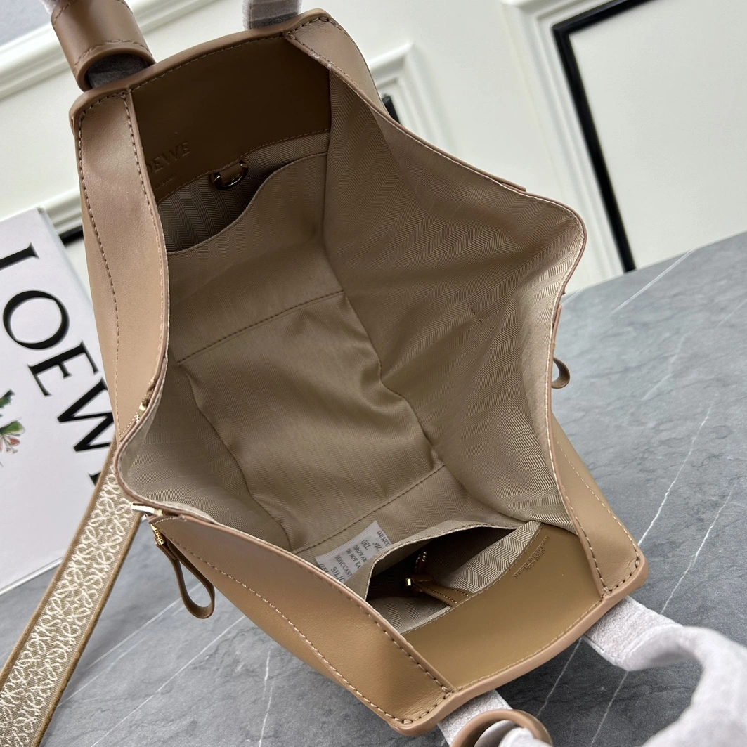 LOEWE AAA Quality Handbags For Women NewStyle 1838
