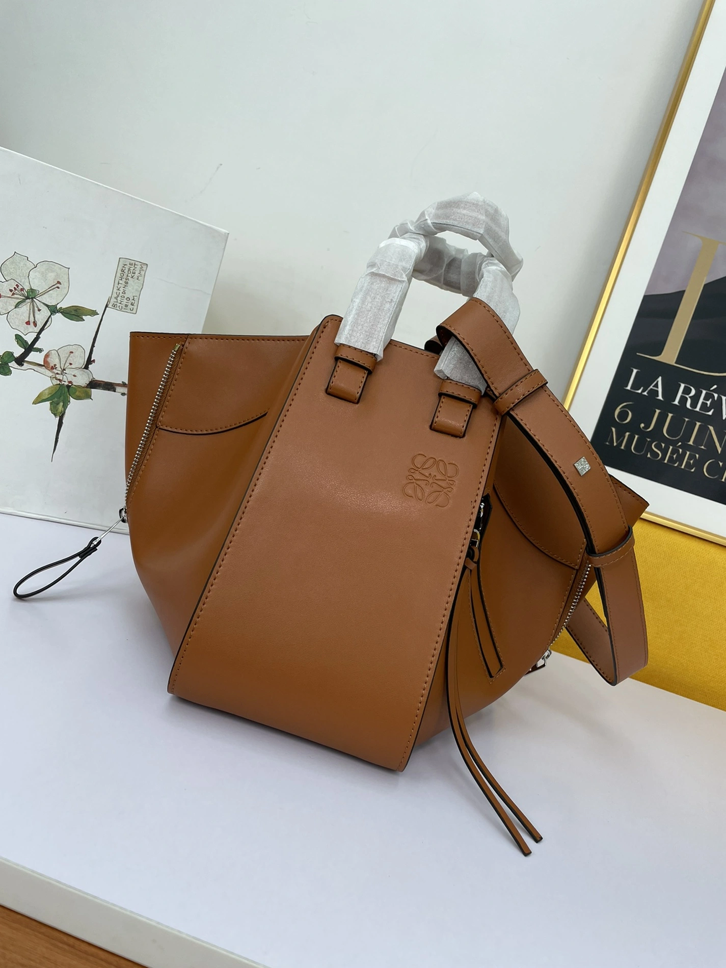 LOEWE AAA Quality Handbags For Women Sleek 8685
