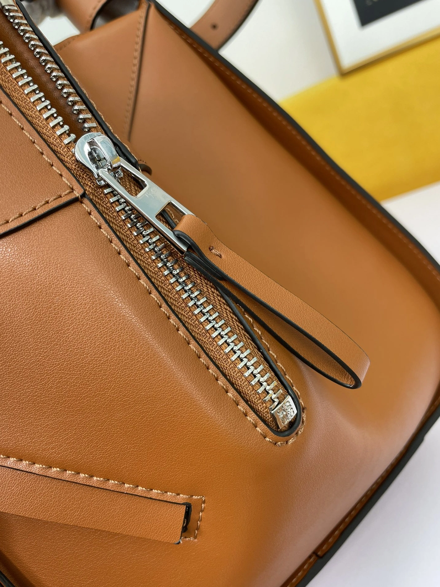 LOEWE AAA Quality Handbags For Women Sleek 8685