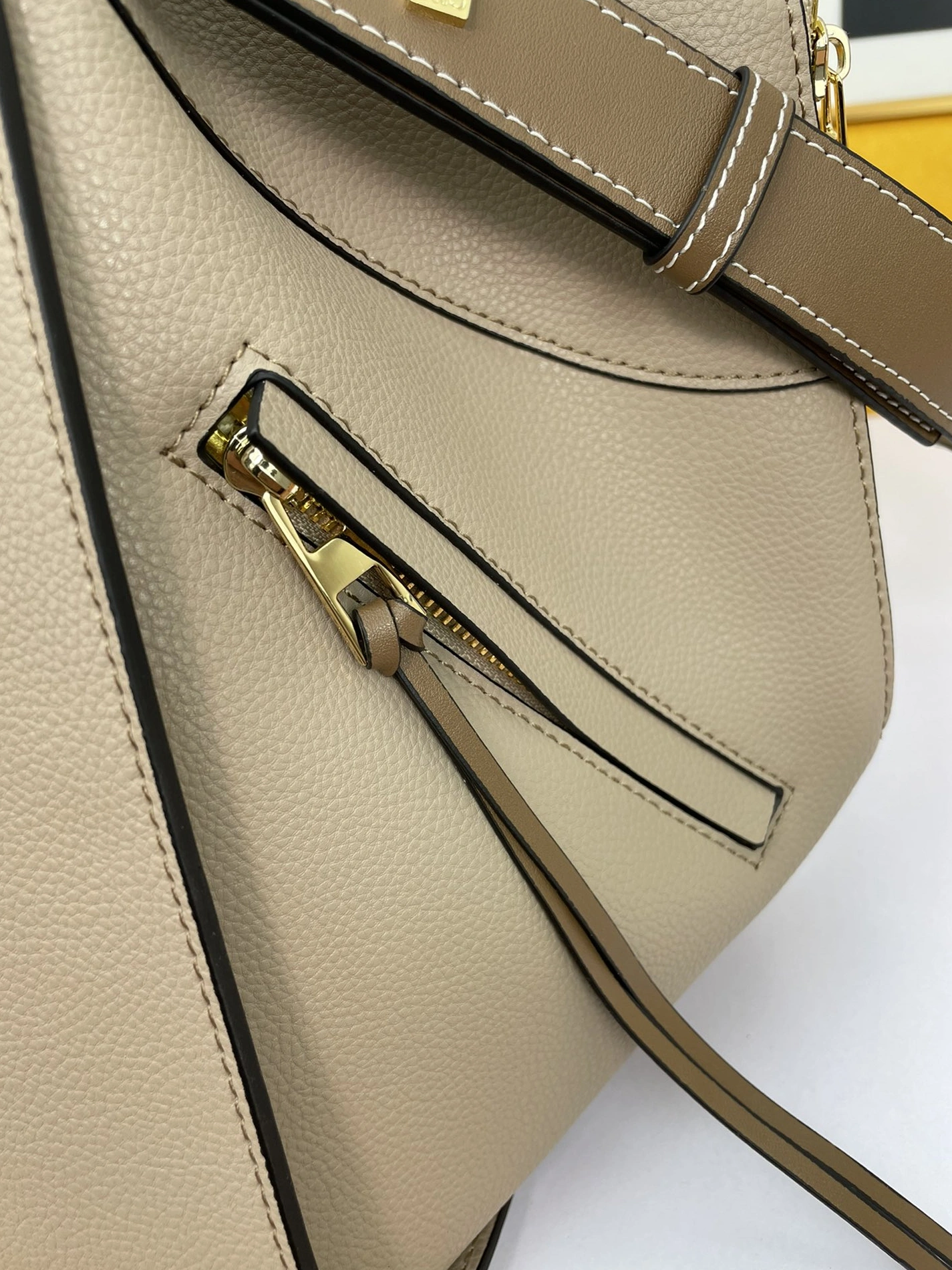 LOEWE AAA Quality Handbags For Women Trendy 4876