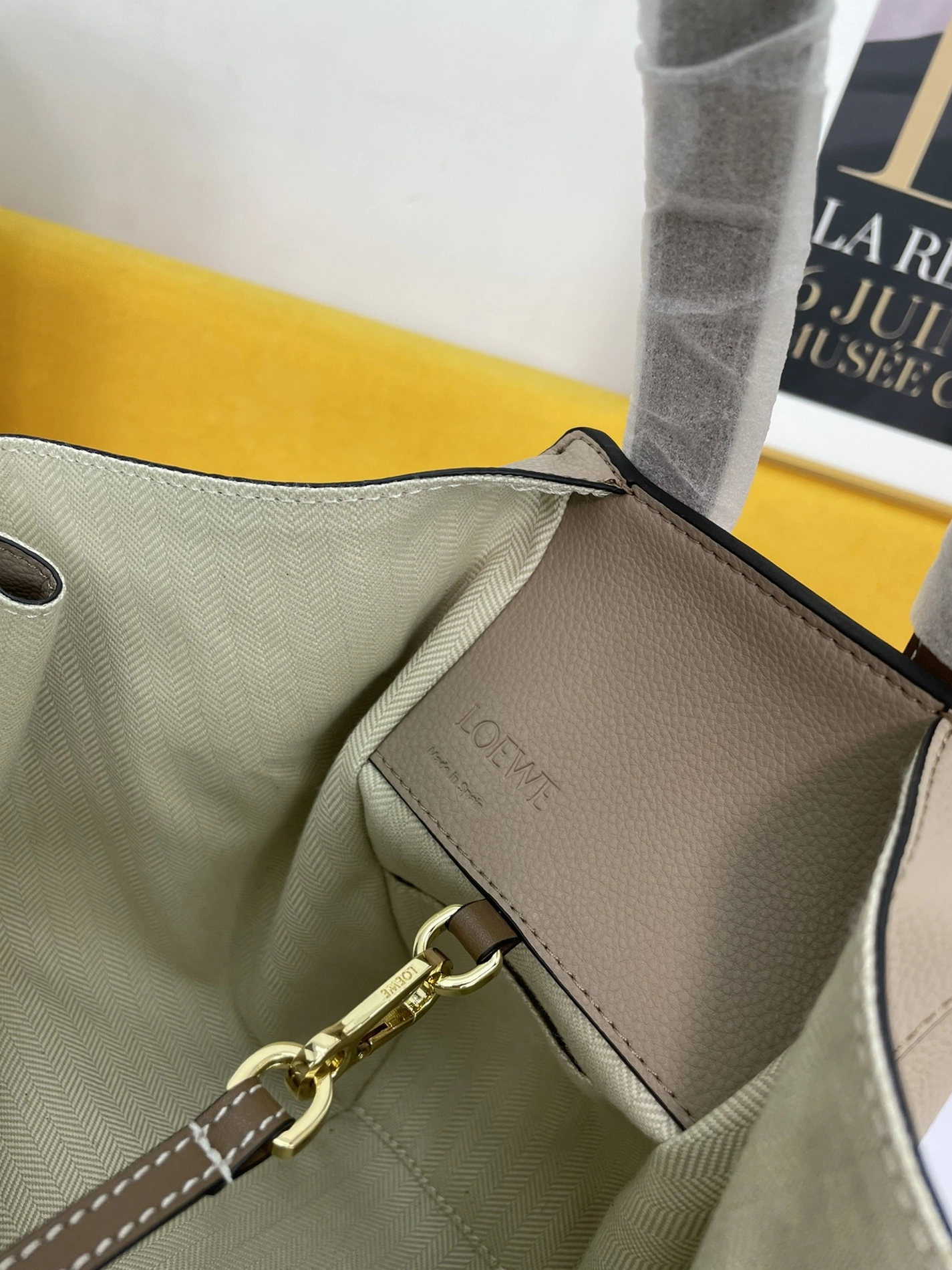 LOEWE AAA Quality Handbags For Women Trendy 4876