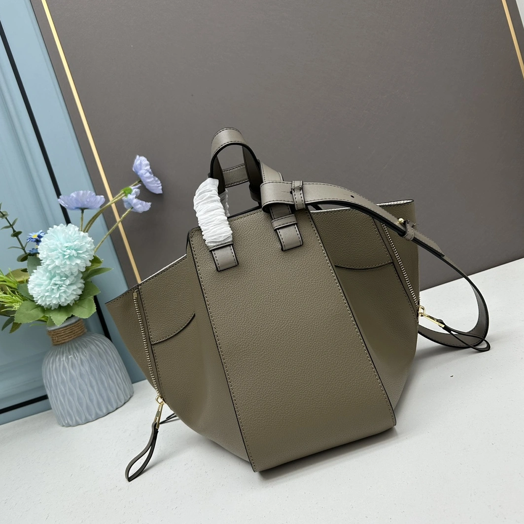 LOEWE AAA Quality Handbags For Women Unique 6402
