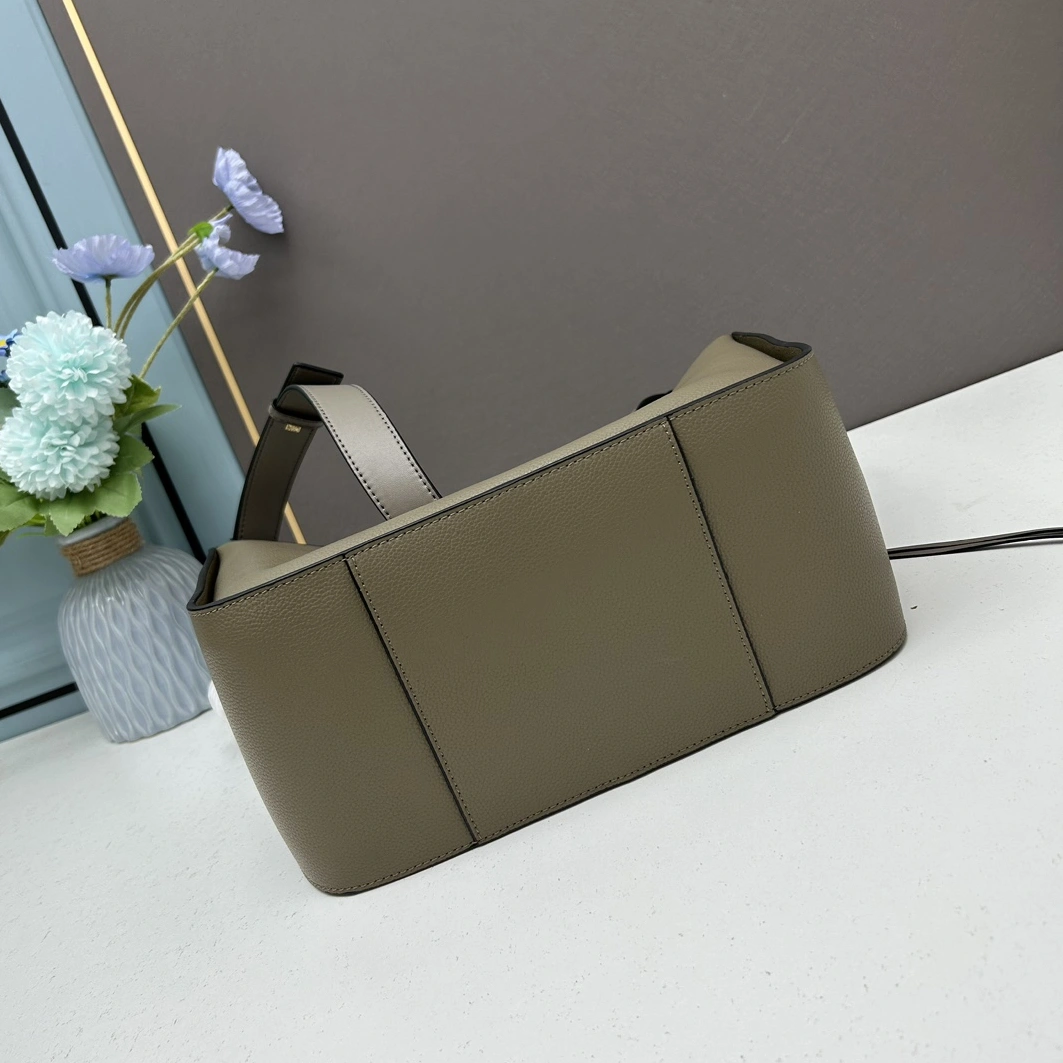 LOEWE AAA Quality Handbags For Women Unique 6402