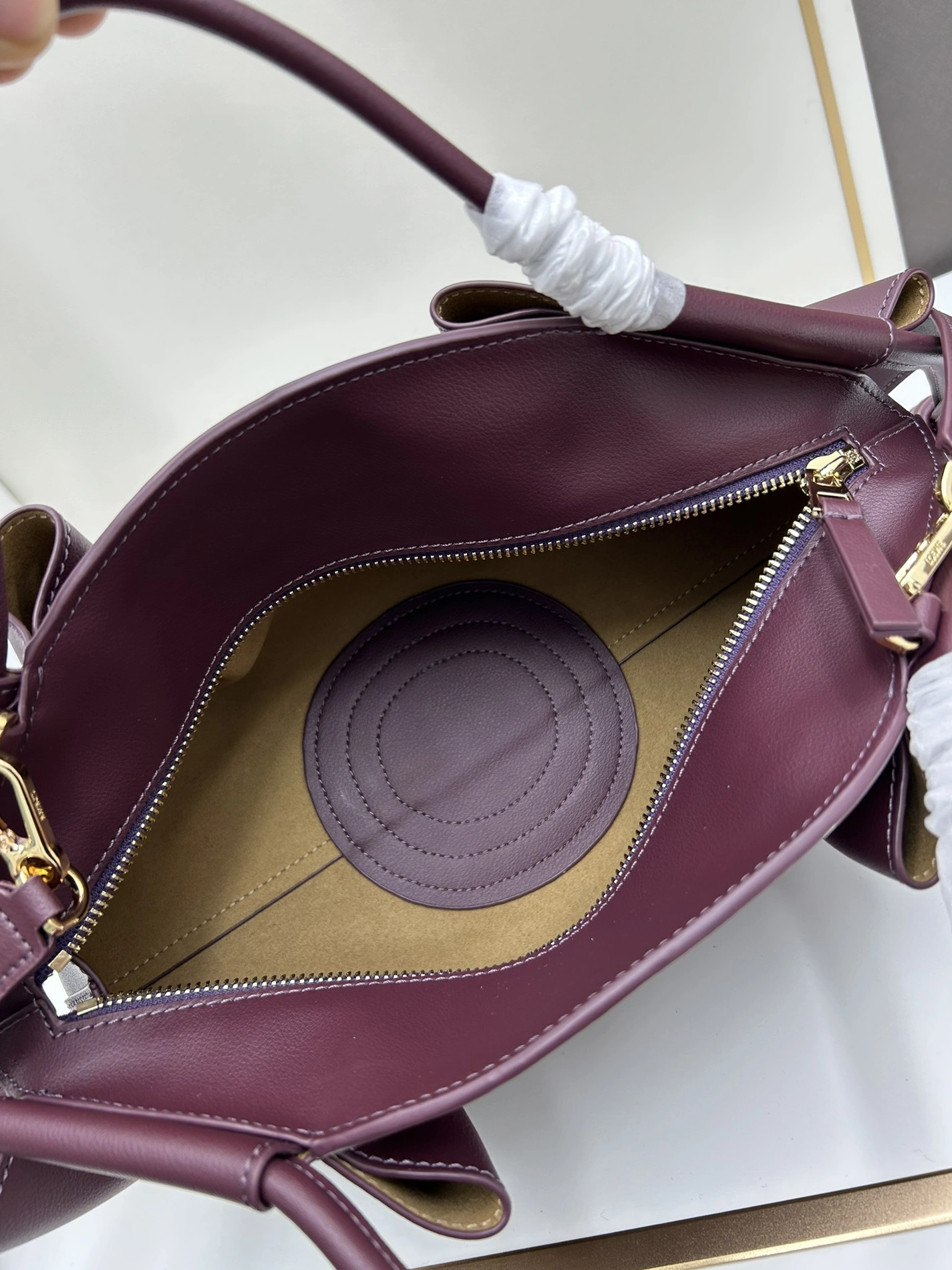 LOEWE AAA Quality Handbags For Women Vibrant 1138