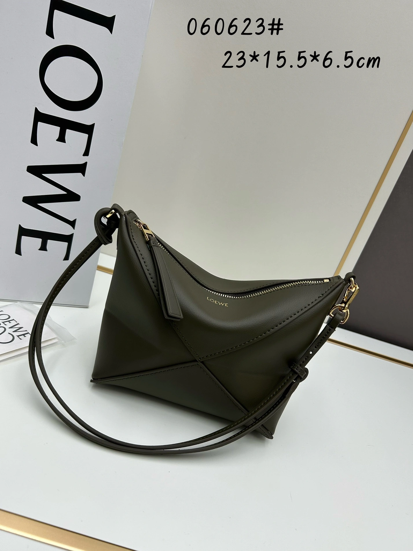 LOEWE AAA Quality Messenger Bags Breathable 3575