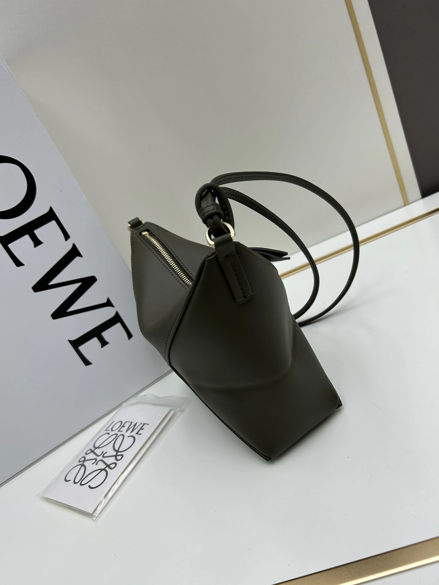 LOEWE AAA Quality Messenger Bags Breathable 3575