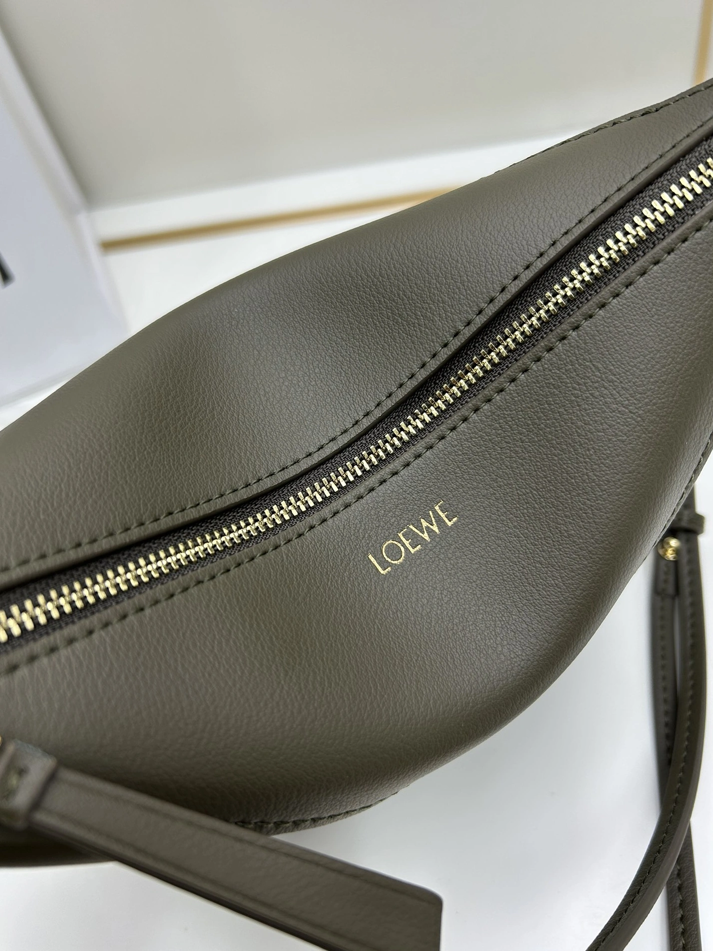 LOEWE AAA Quality Messenger Bags Breathable 3575