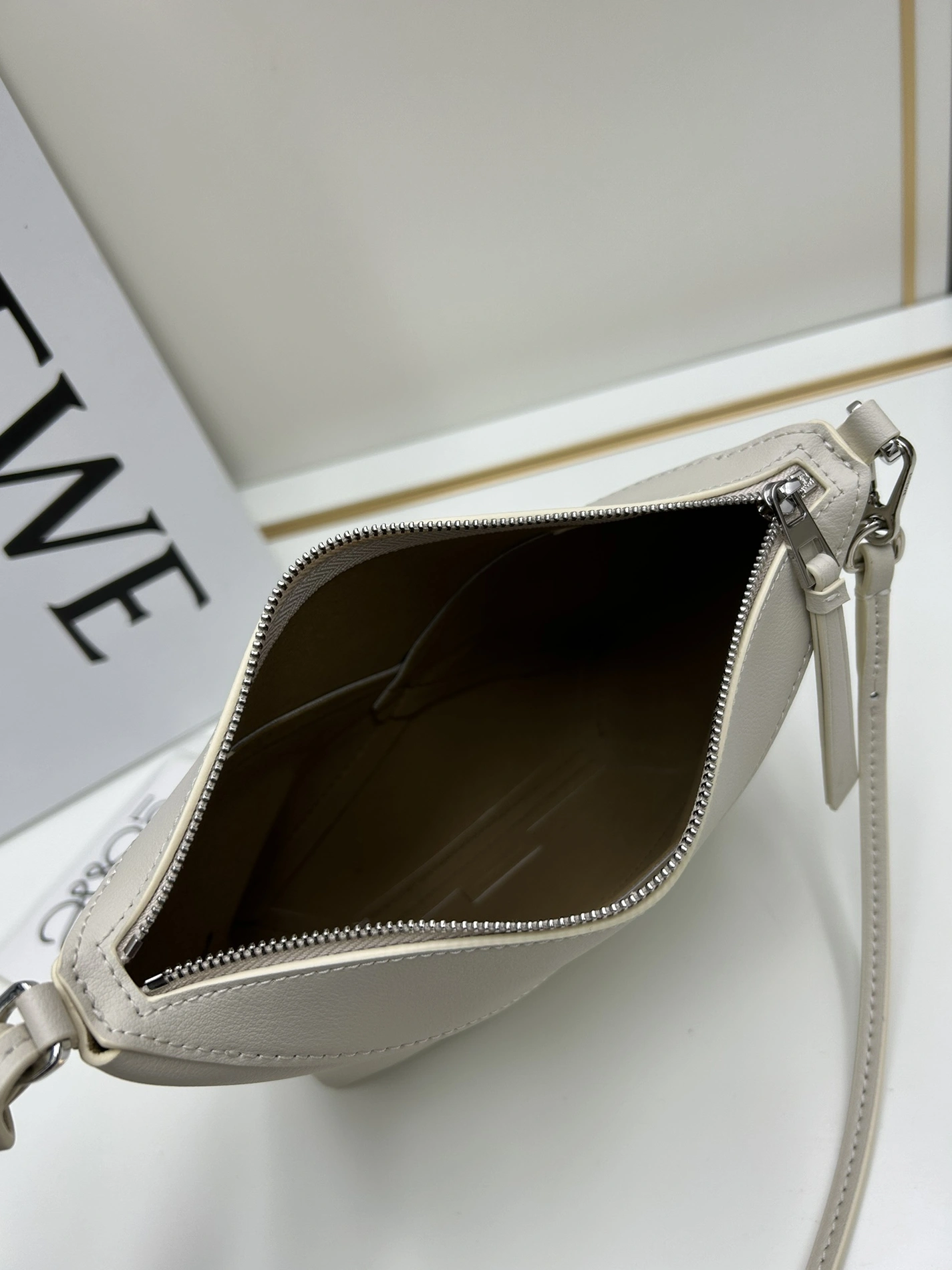 LOEWE AAA Quality Messenger Bags Efficient 5900