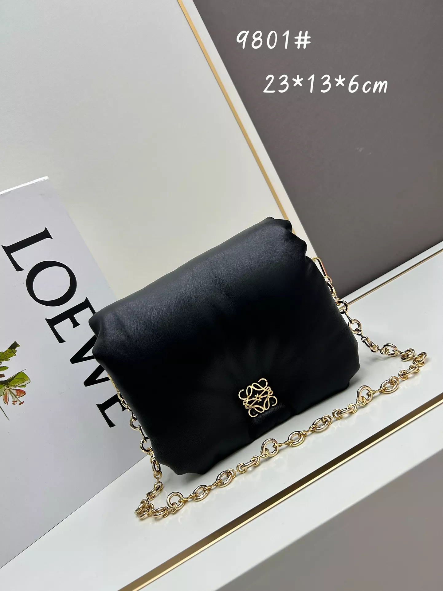LOEWE AAA Quality Messenger Bags For Unisex BestValue 126
