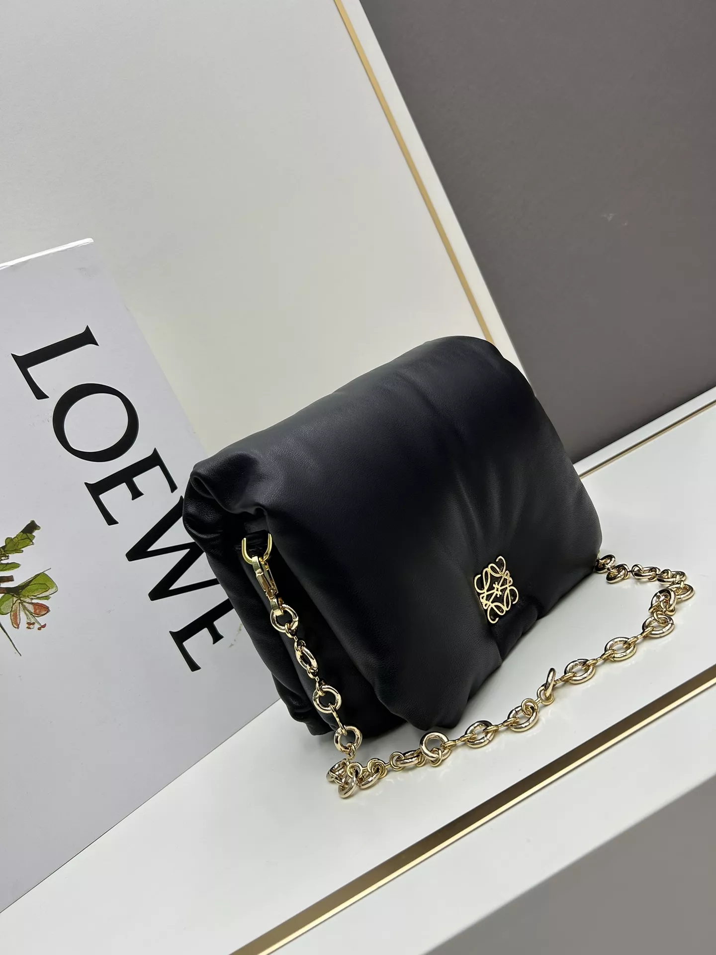 LOEWE AAA Quality Messenger Bags For Unisex BestValue 126