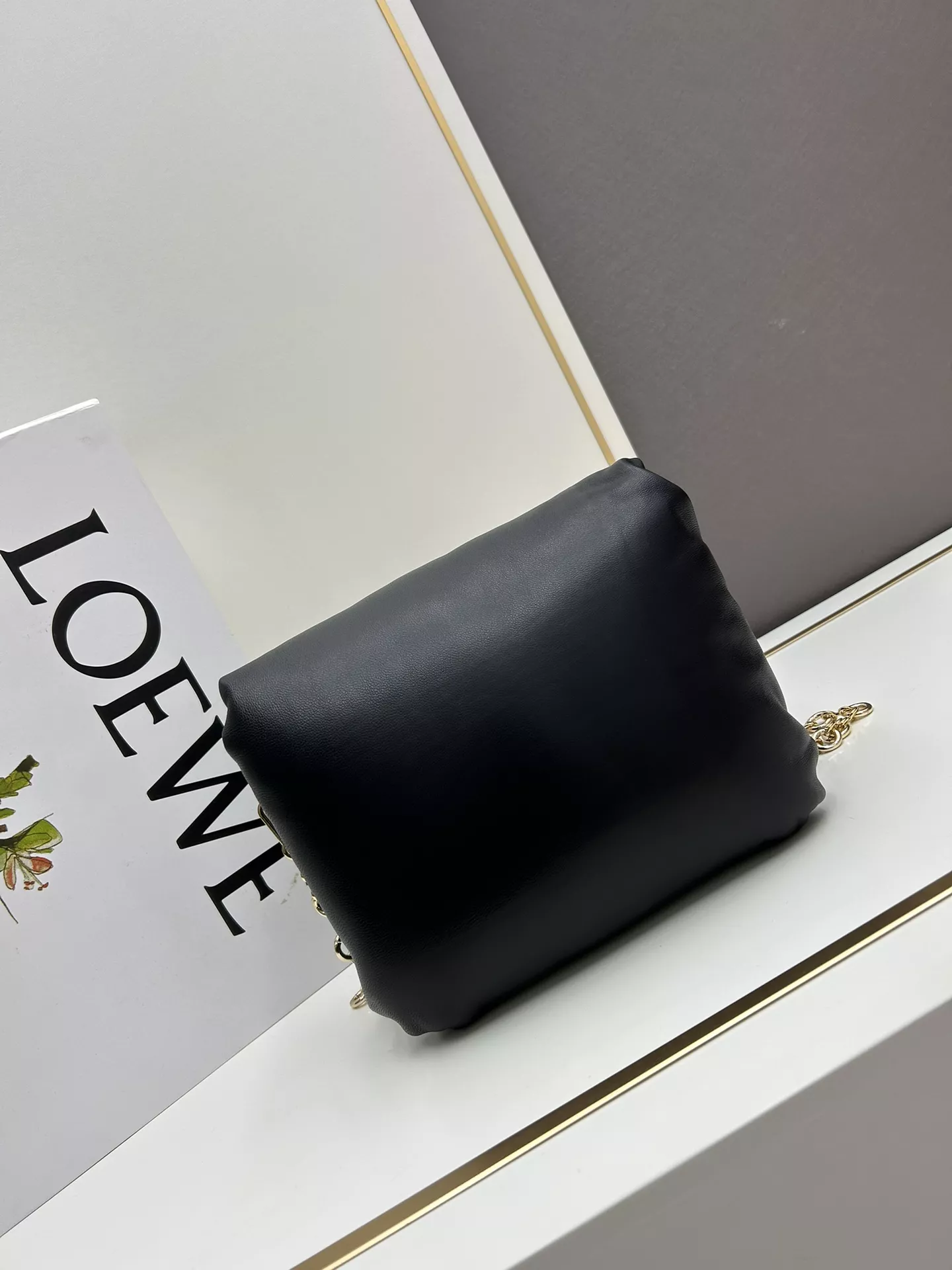 LOEWE AAA Quality Messenger Bags For Unisex BestValue 126