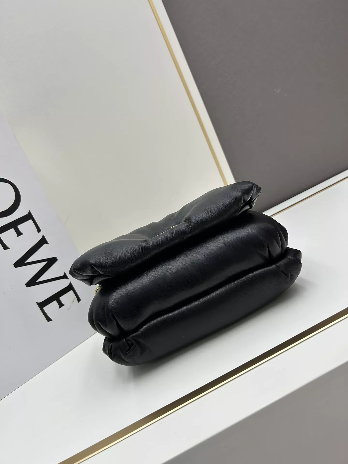 LOEWE AAA Quality Messenger Bags For Unisex BestValue 126