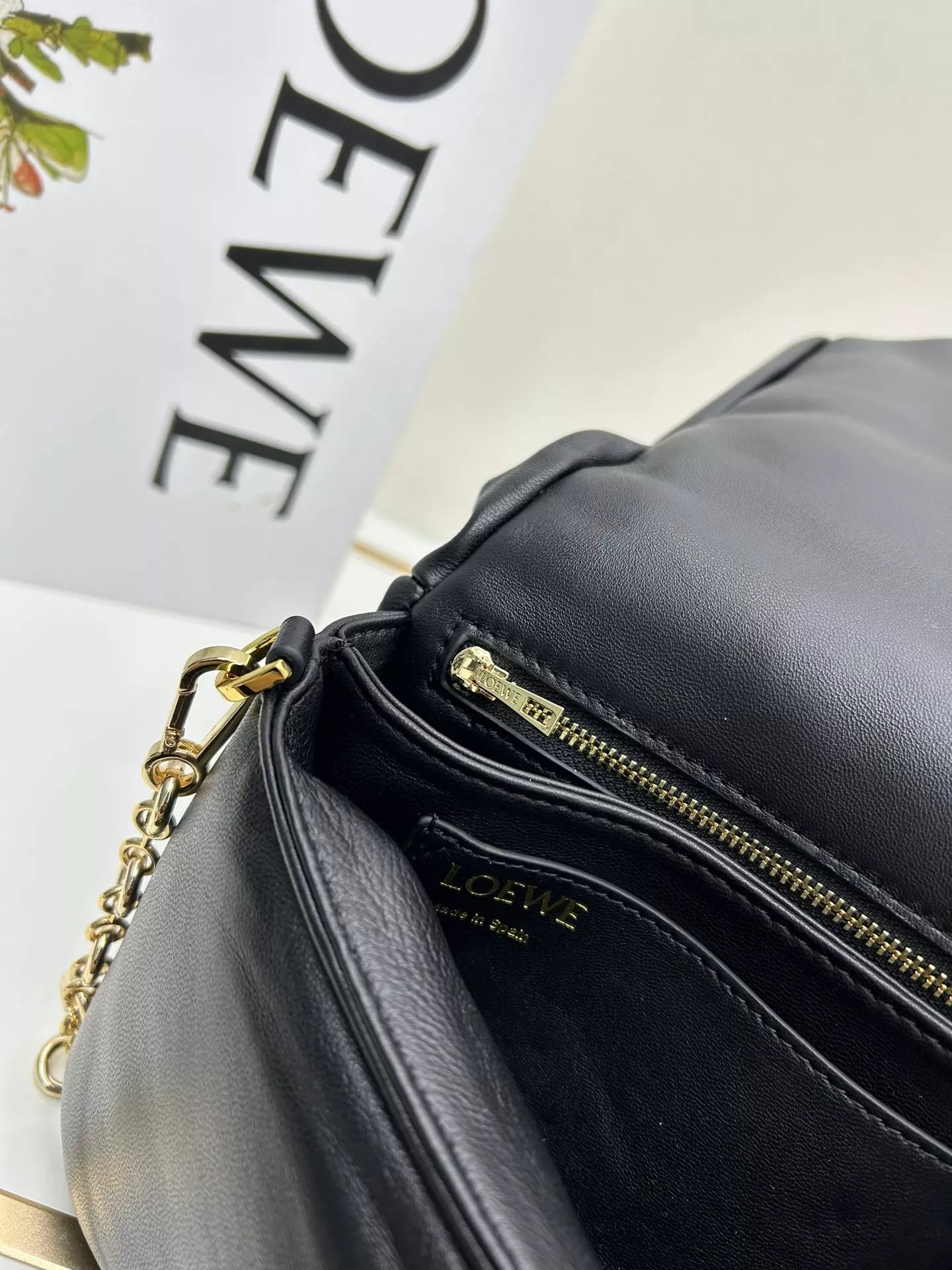 LOEWE AAA Quality Messenger Bags For Unisex BestValue 126