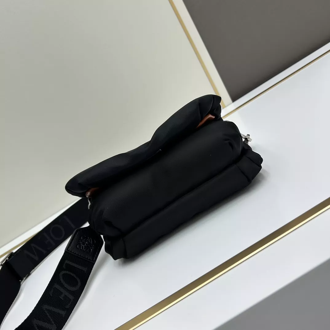 LOEWE AAA Quality Messenger Bags For Unisex EasyMatch 3576
