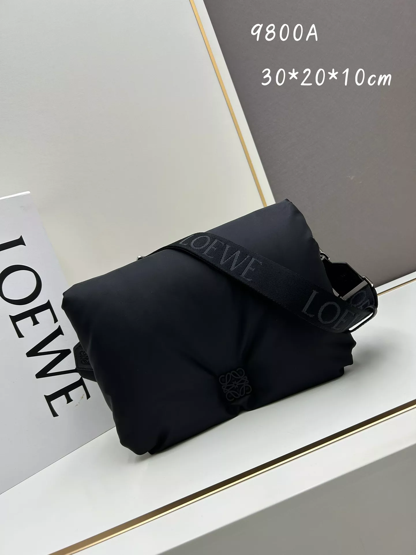 LOEWE AAA Quality Messenger Bags For Unisex EasyMatch 5221