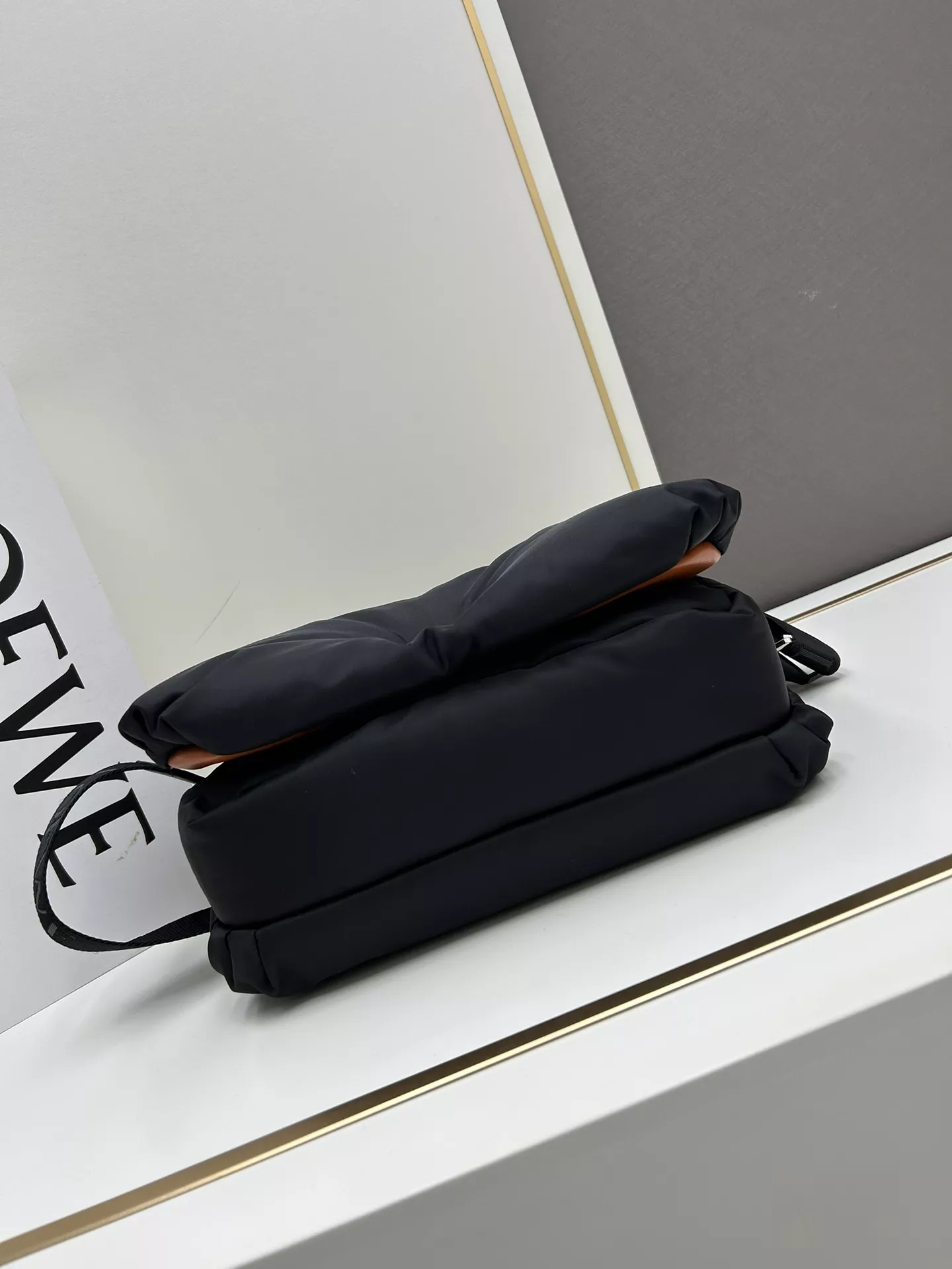 LOEWE AAA Quality Messenger Bags For Unisex EasyMatch 5221