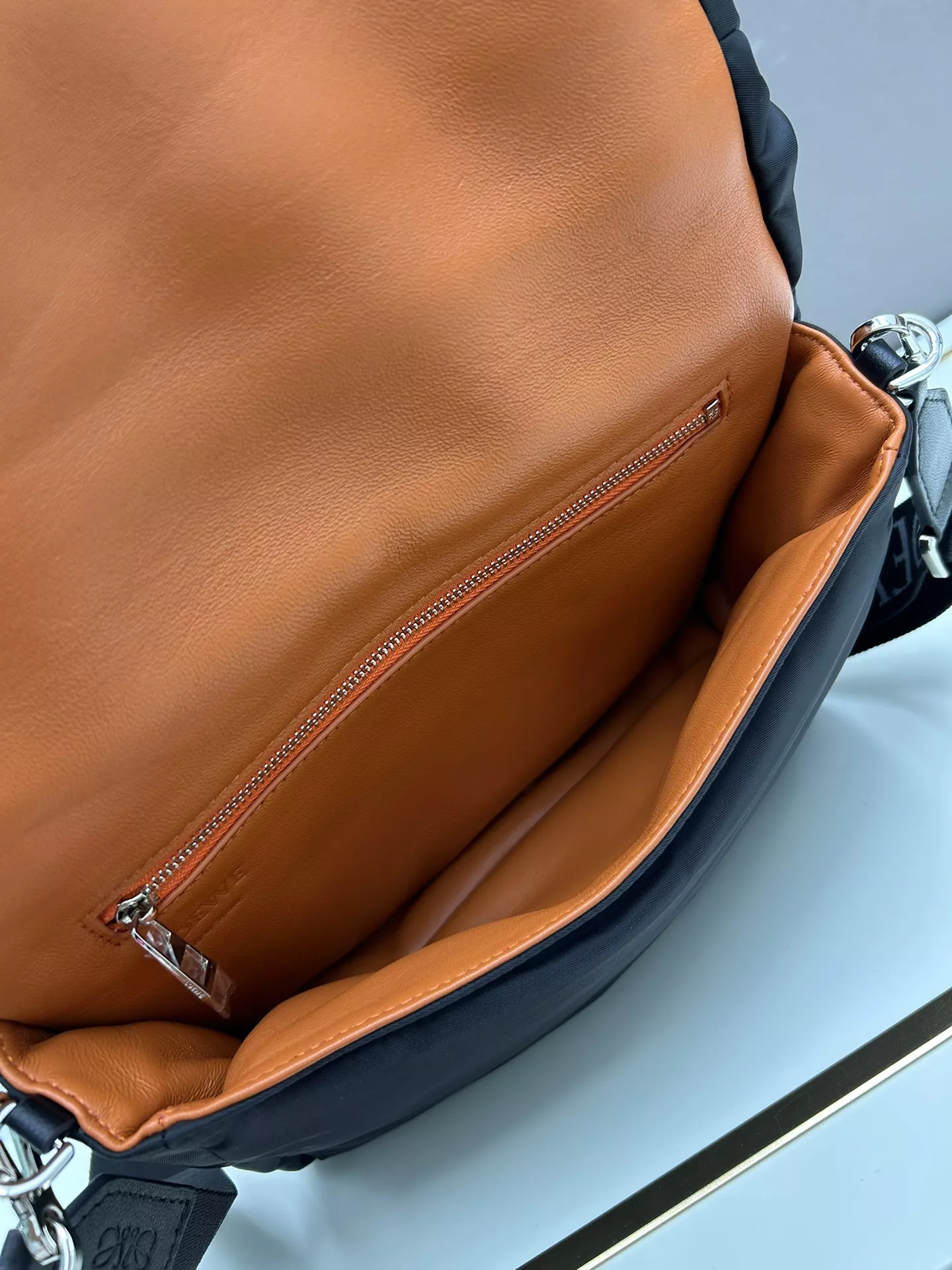 LOEWE AAA Quality Messenger Bags For Unisex EasyMatch 5221