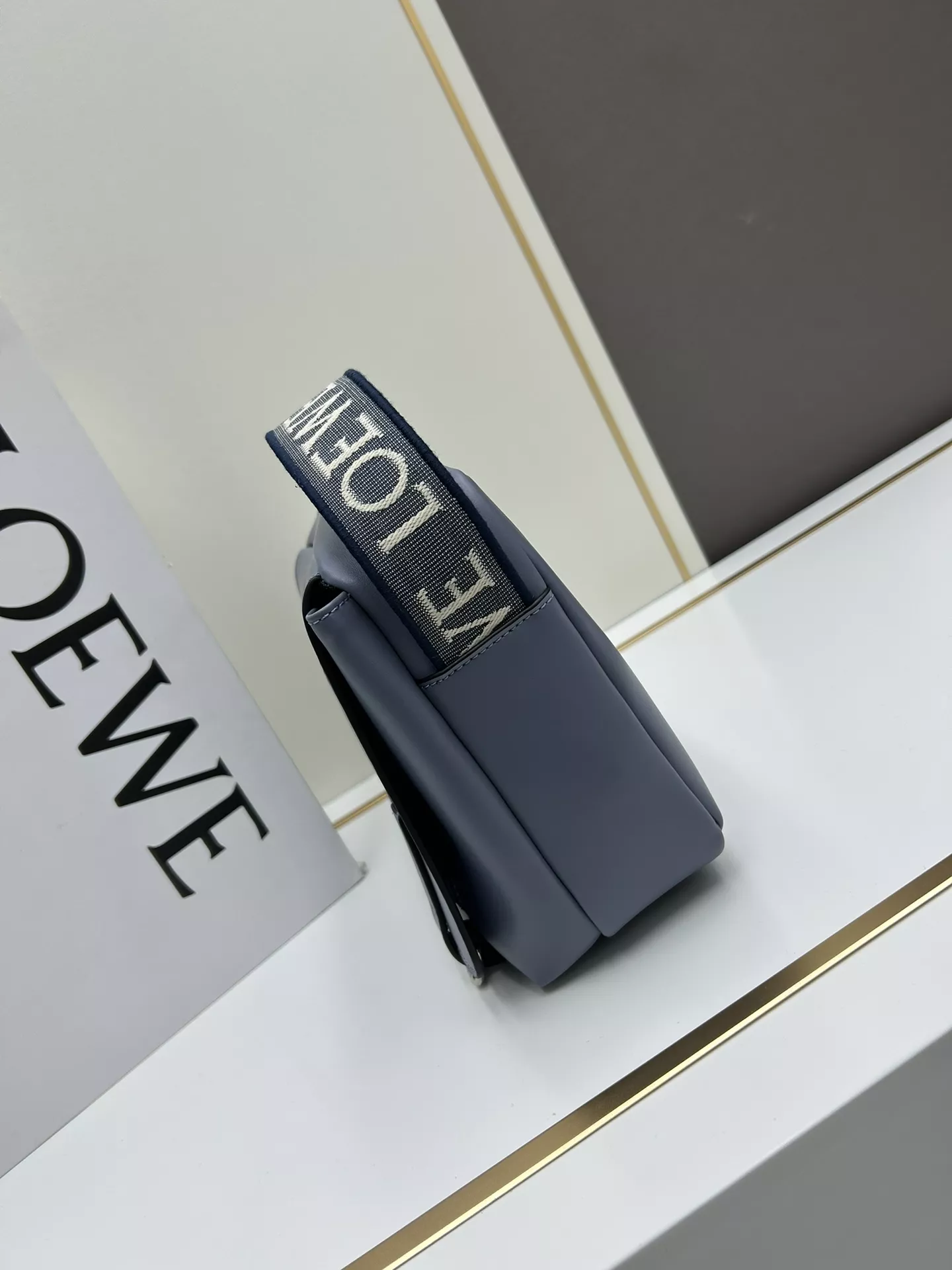 LOEWE AAA Quality Messenger Bags For Unisex Functional 9755