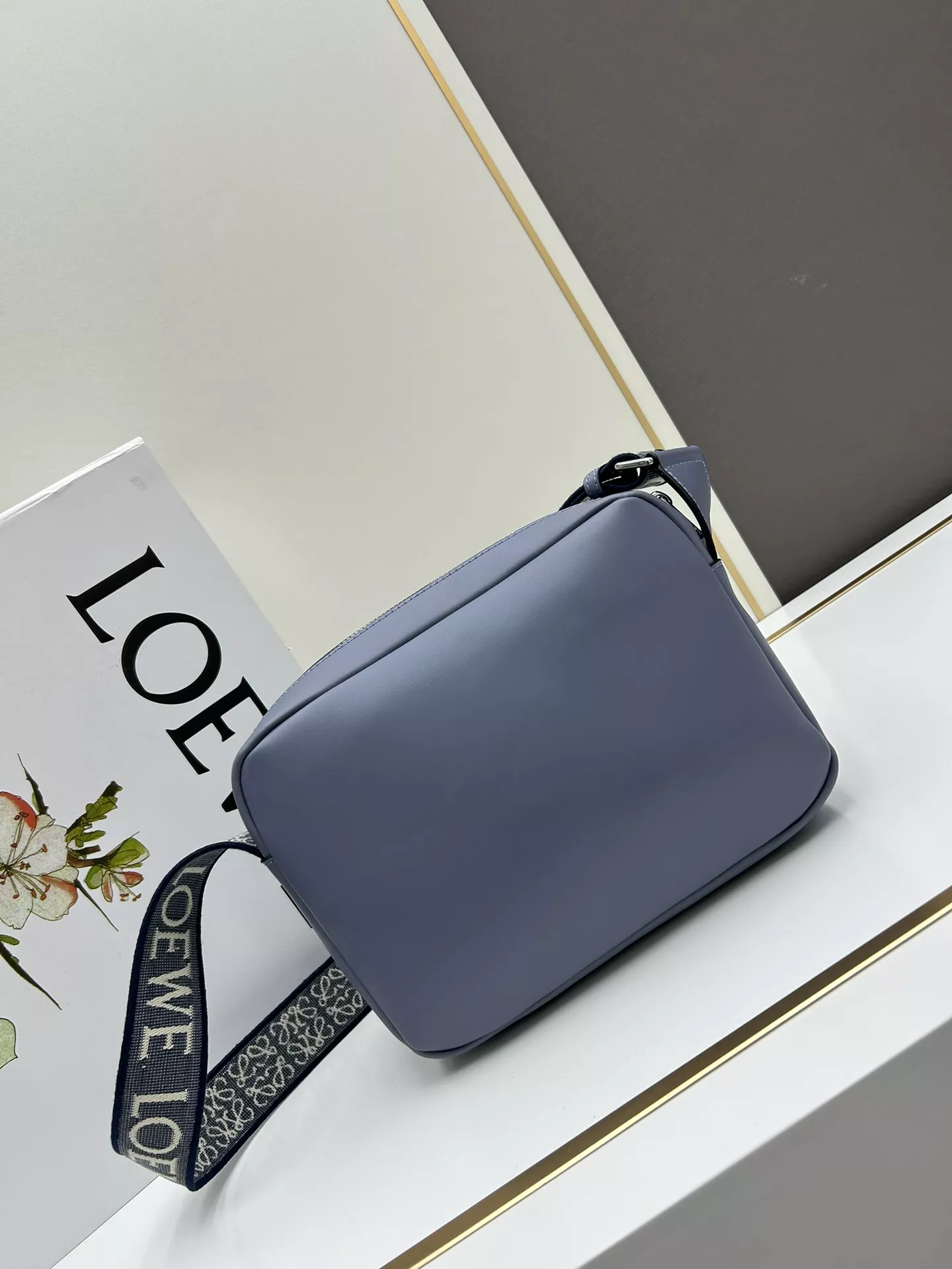 LOEWE AAA Quality Messenger Bags For Unisex Functional 9755