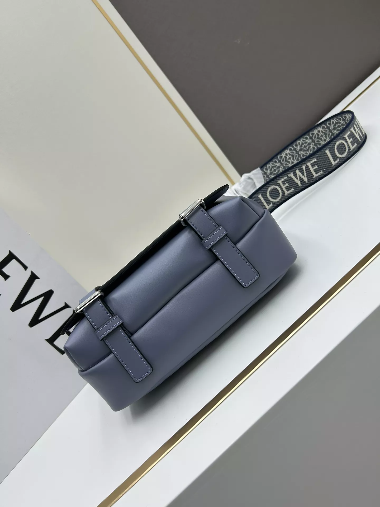 LOEWE AAA Quality Messenger Bags For Unisex Functional 9755