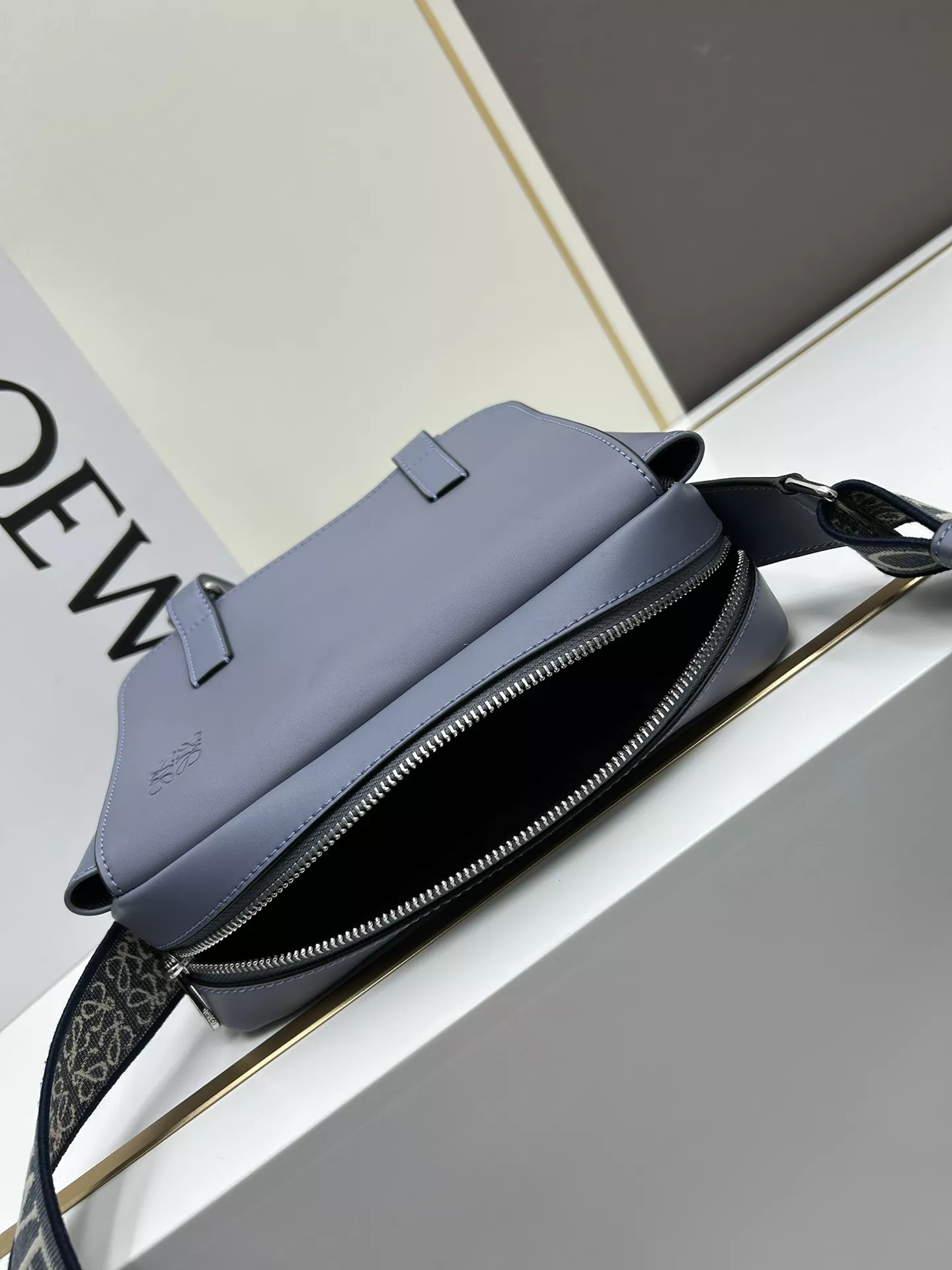 LOEWE AAA Quality Messenger Bags For Unisex Functional 9755