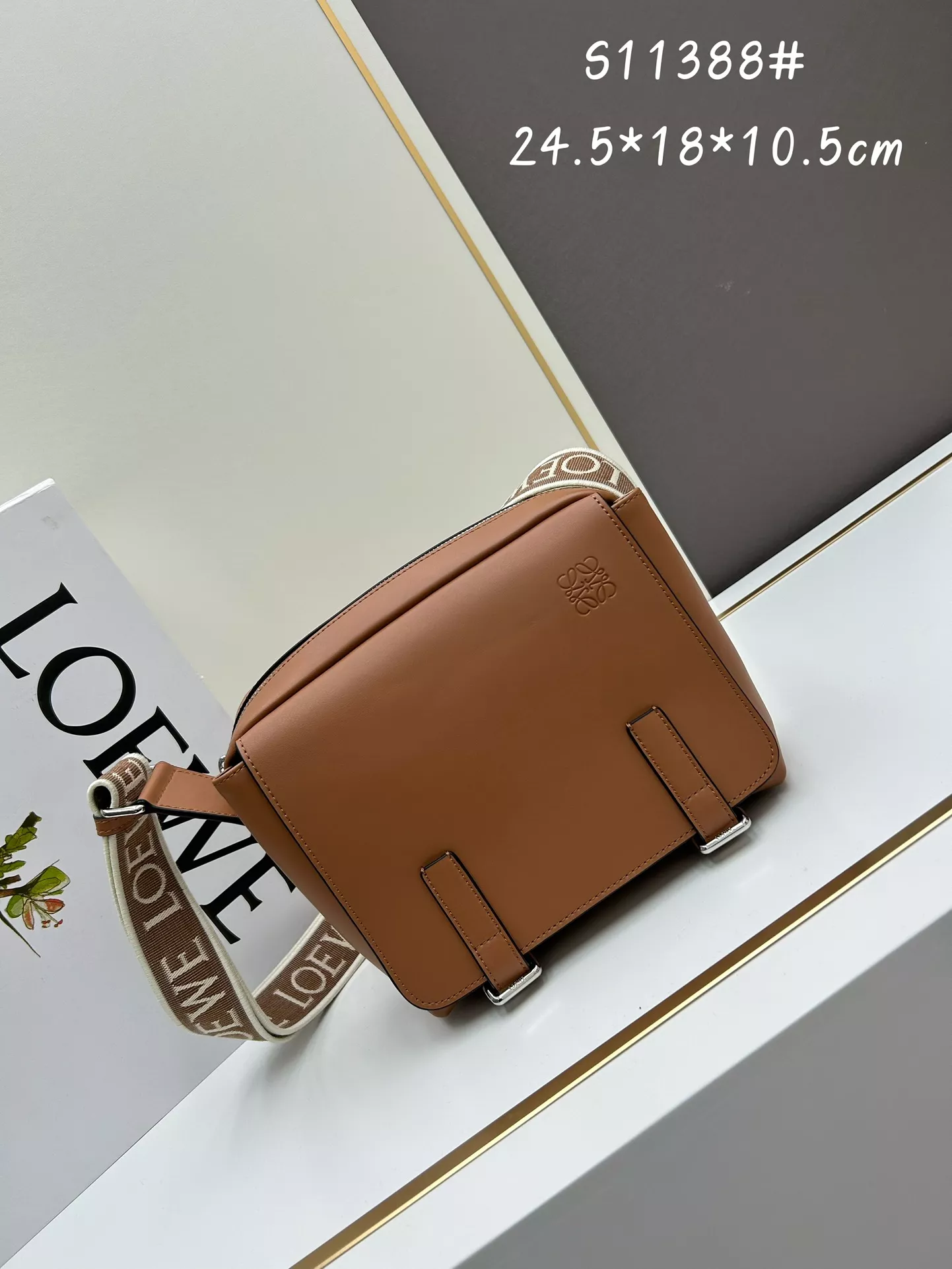 LOEWE AAA Quality Messenger Bags For Unisex Lightweight 6581