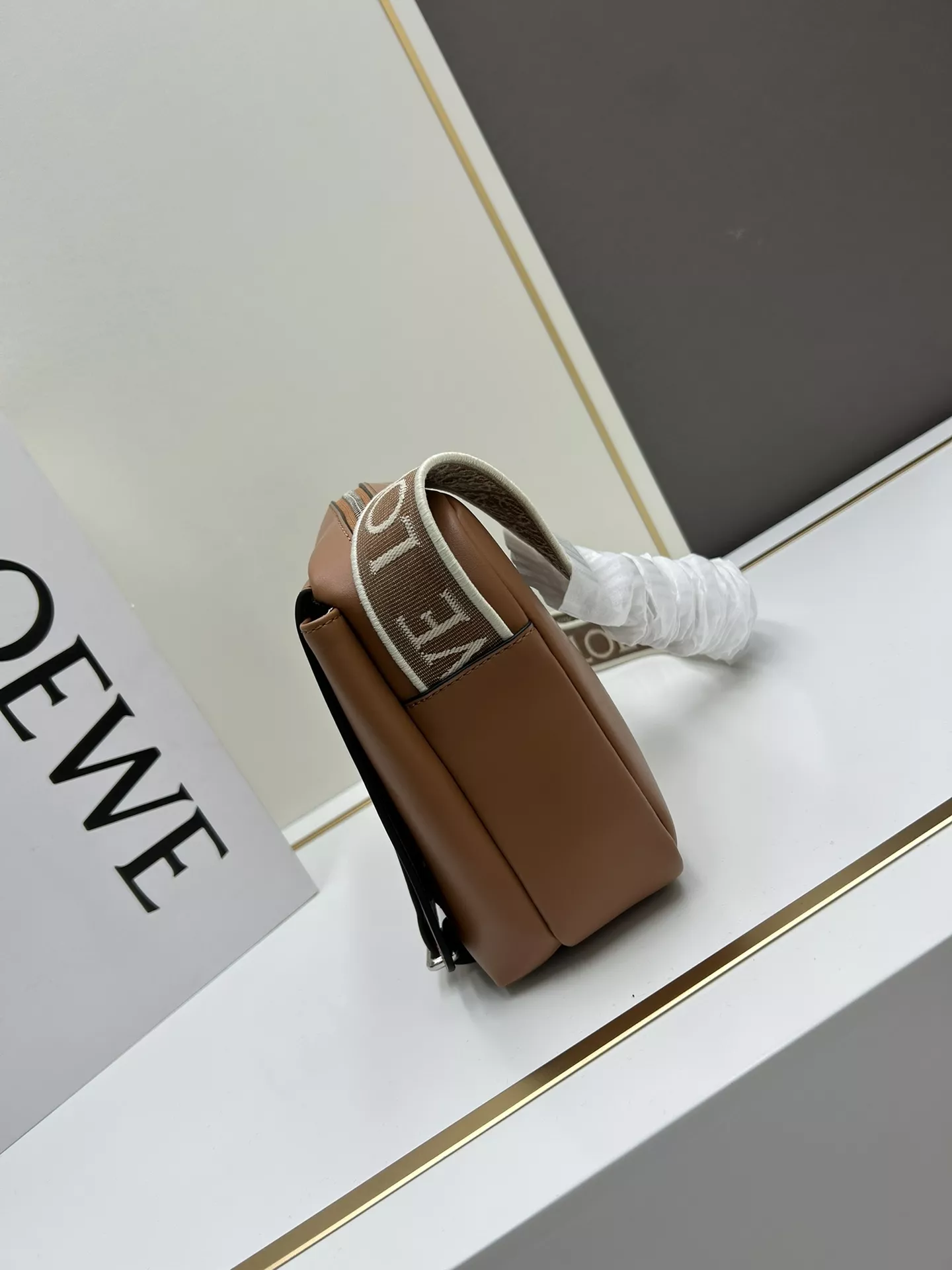LOEWE AAA Quality Messenger Bags For Unisex Lightweight 6581