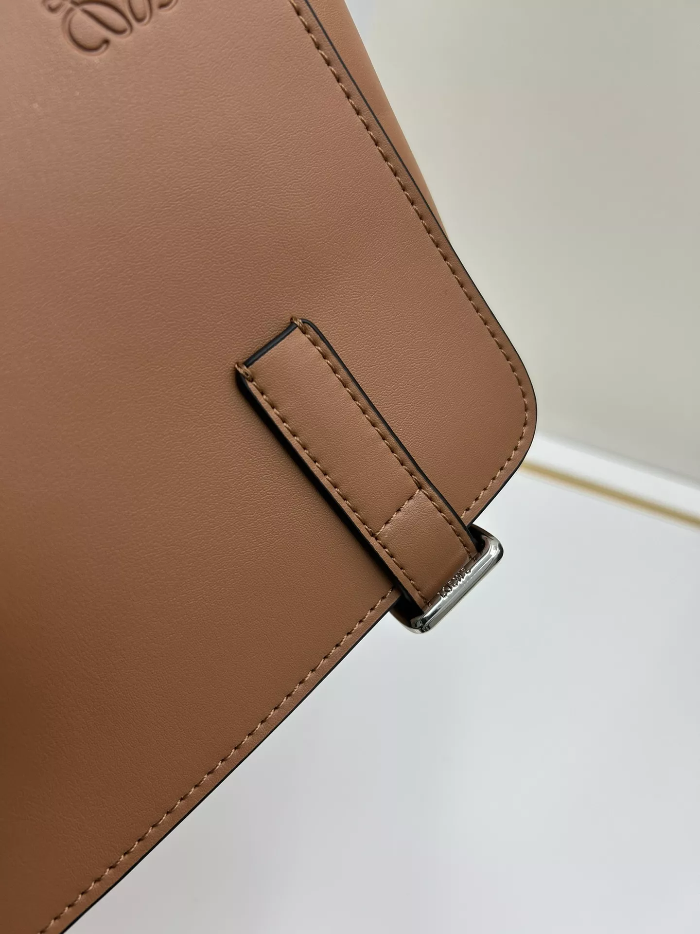 LOEWE AAA Quality Messenger Bags For Unisex Lightweight 6581