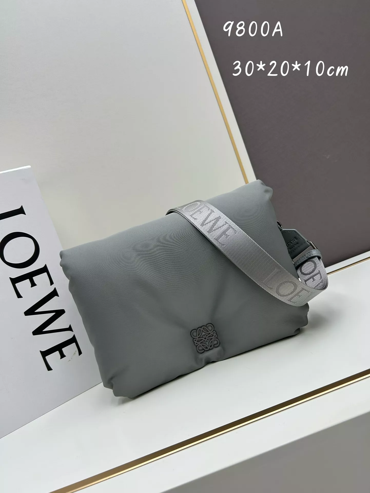 LOEWE AAA Quality Messenger Bags For Unisex Lightweight 6889