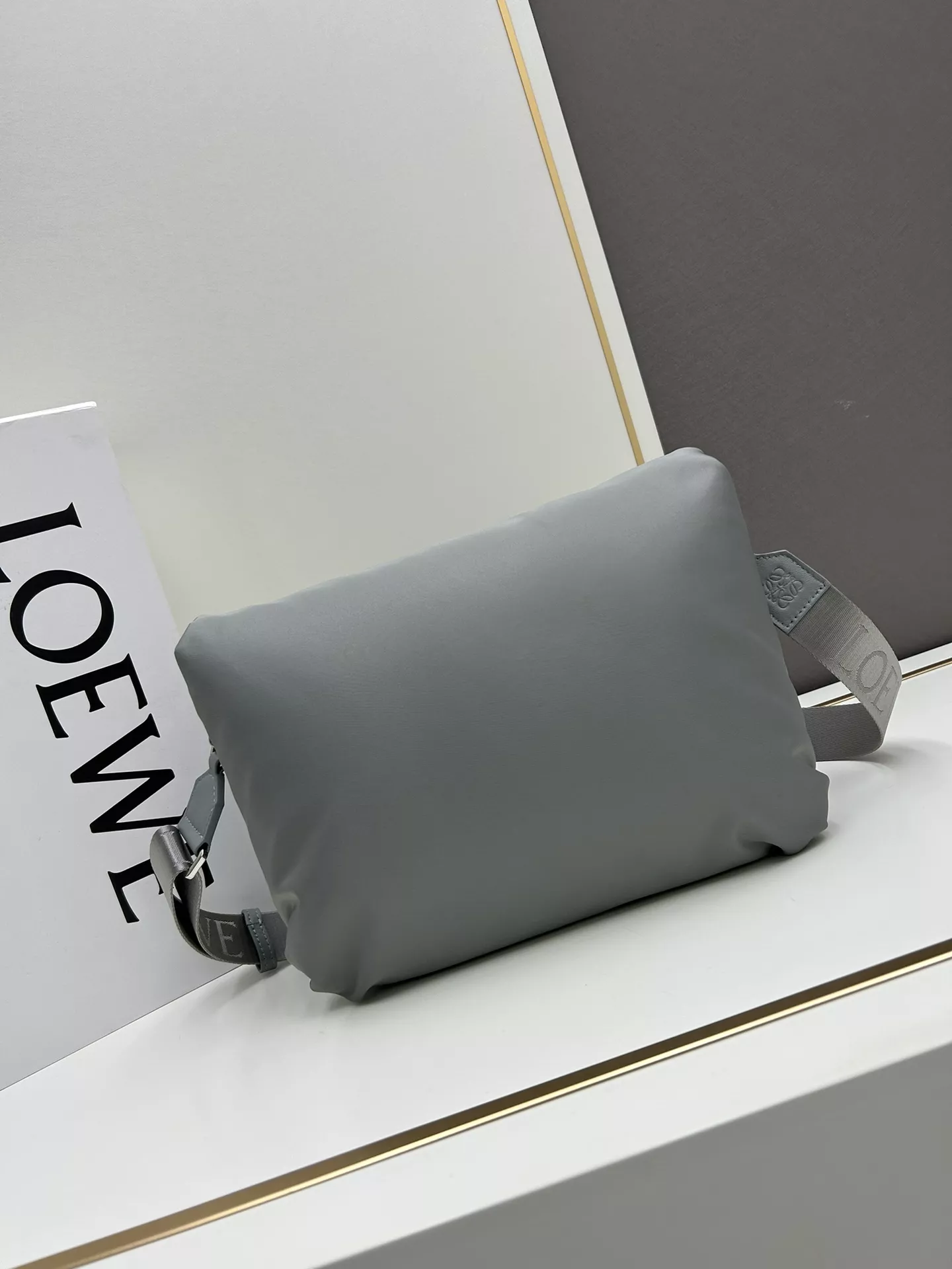 LOEWE AAA Quality Messenger Bags For Unisex Lightweight 6889
