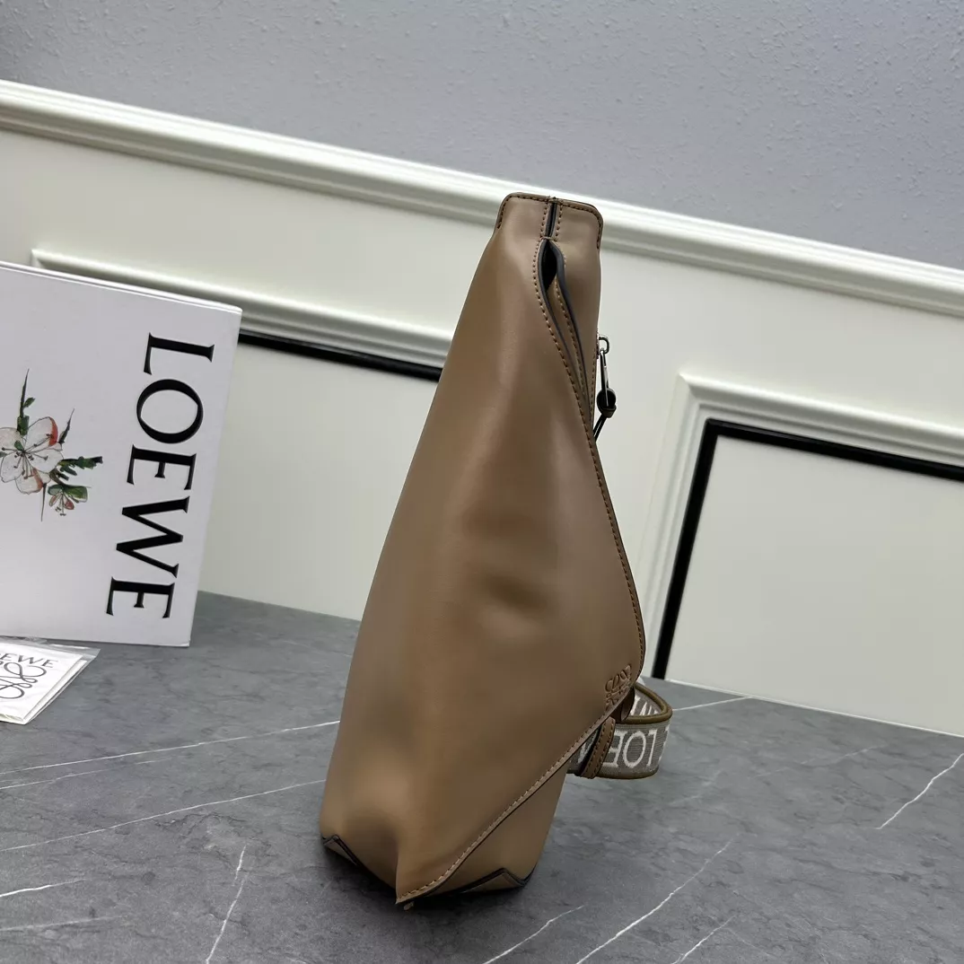 LOEWE AAA Quality Messenger Bags For Unisex Minimalist 3251