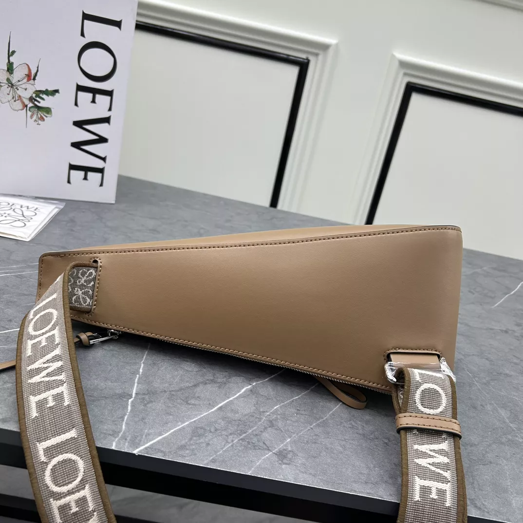 LOEWE AAA Quality Messenger Bags For Unisex Minimalist 3251