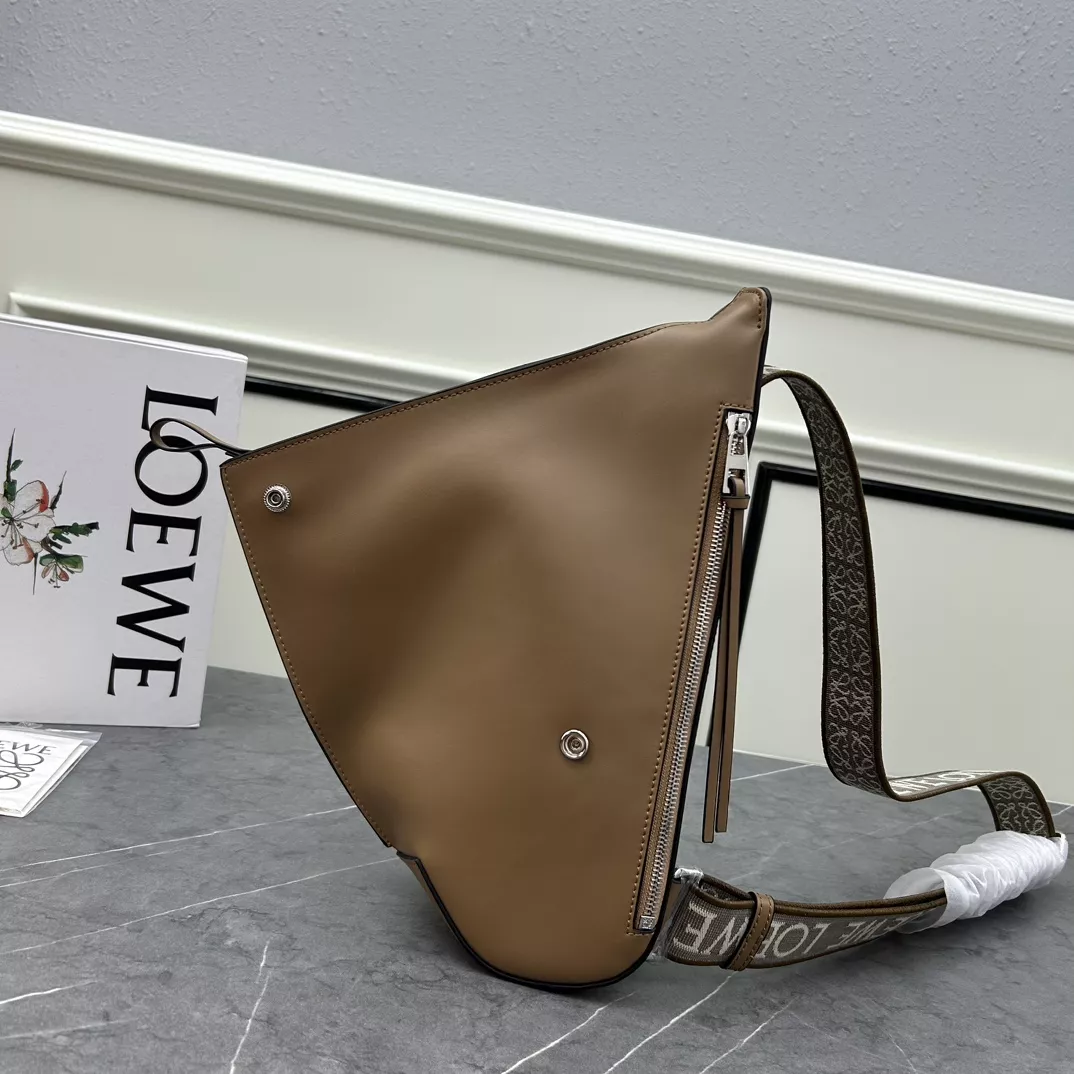LOEWE AAA Quality Messenger Bags For Unisex Minimalist 3251