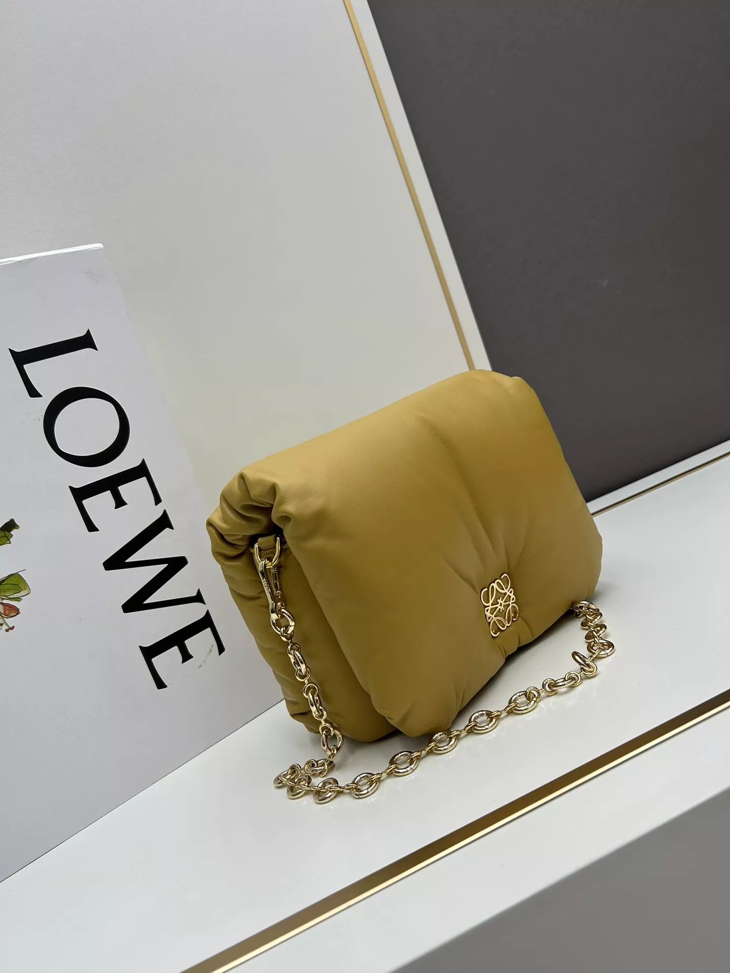 LOEWE AAA Quality Messenger Bags For Unisex Minimalist 8464