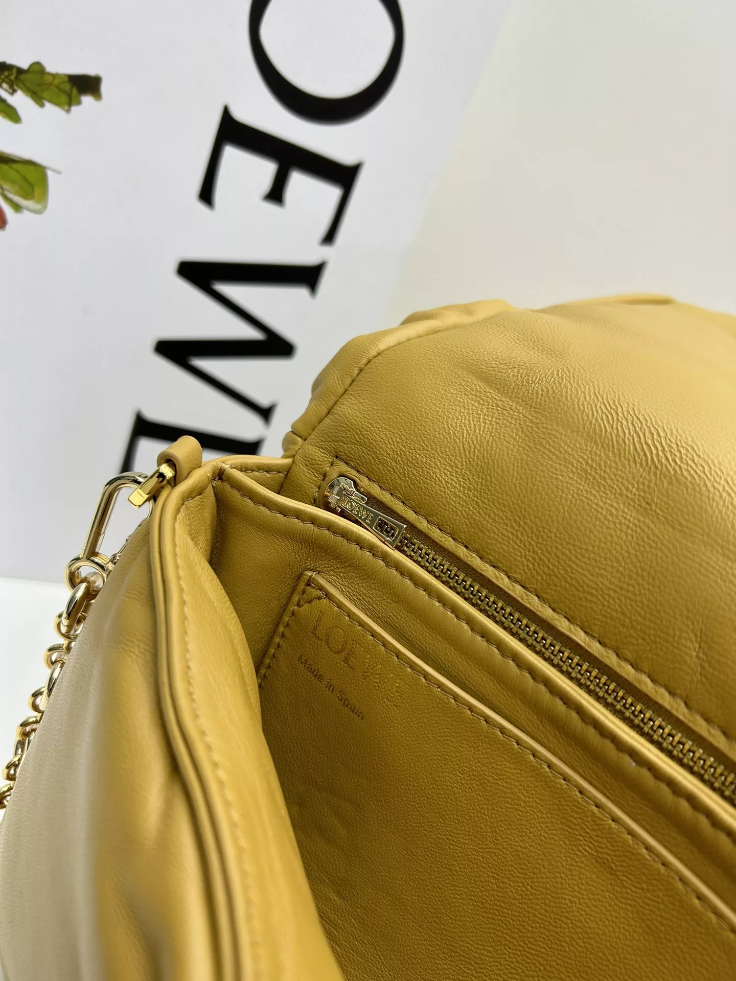 LOEWE AAA Quality Messenger Bags For Unisex Minimalist 8464