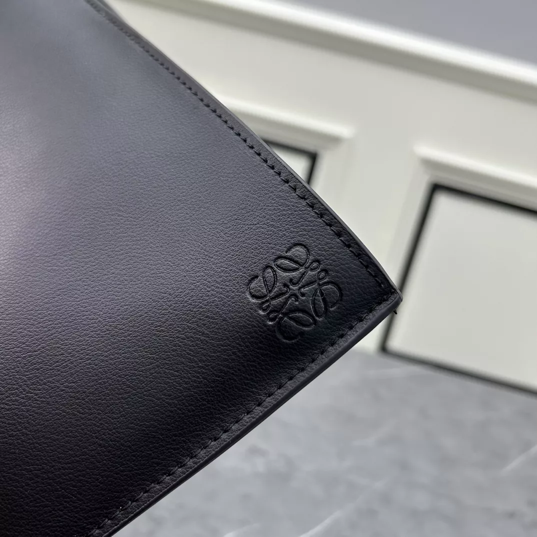 LOEWE AAA Quality Messenger Bags For Unisex Practical 3918